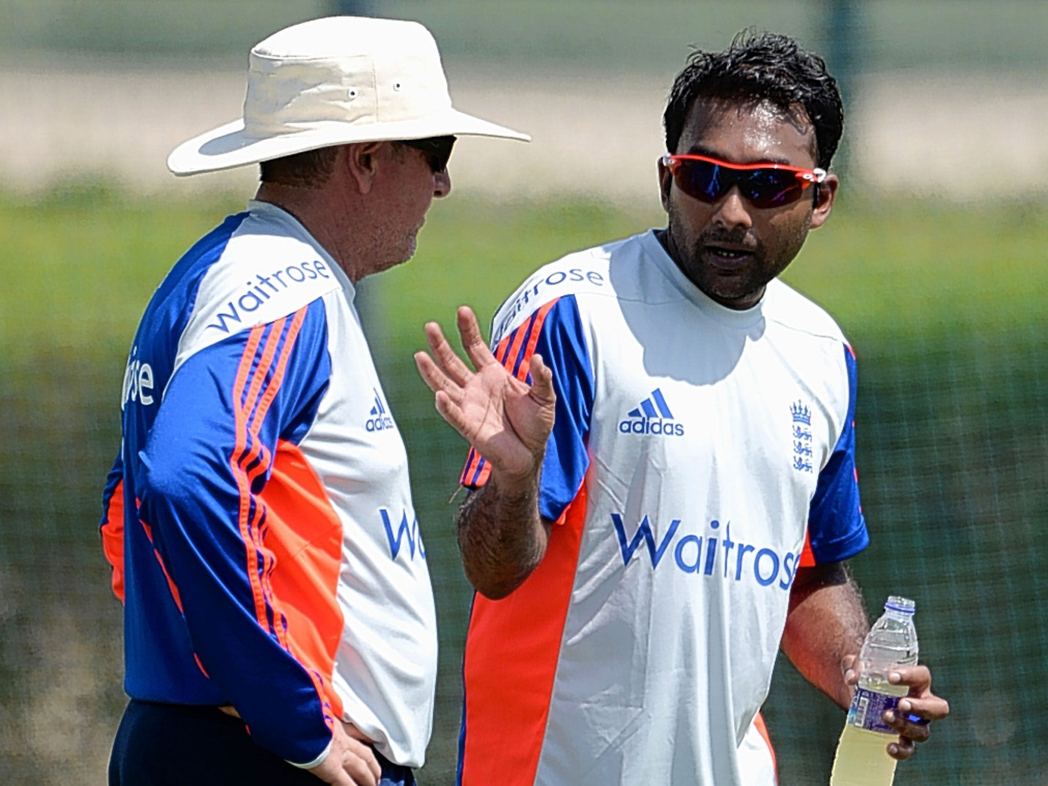 Mahela Jayawardene (right), who has been advising England, chats to head coach Trevor Bayliss
