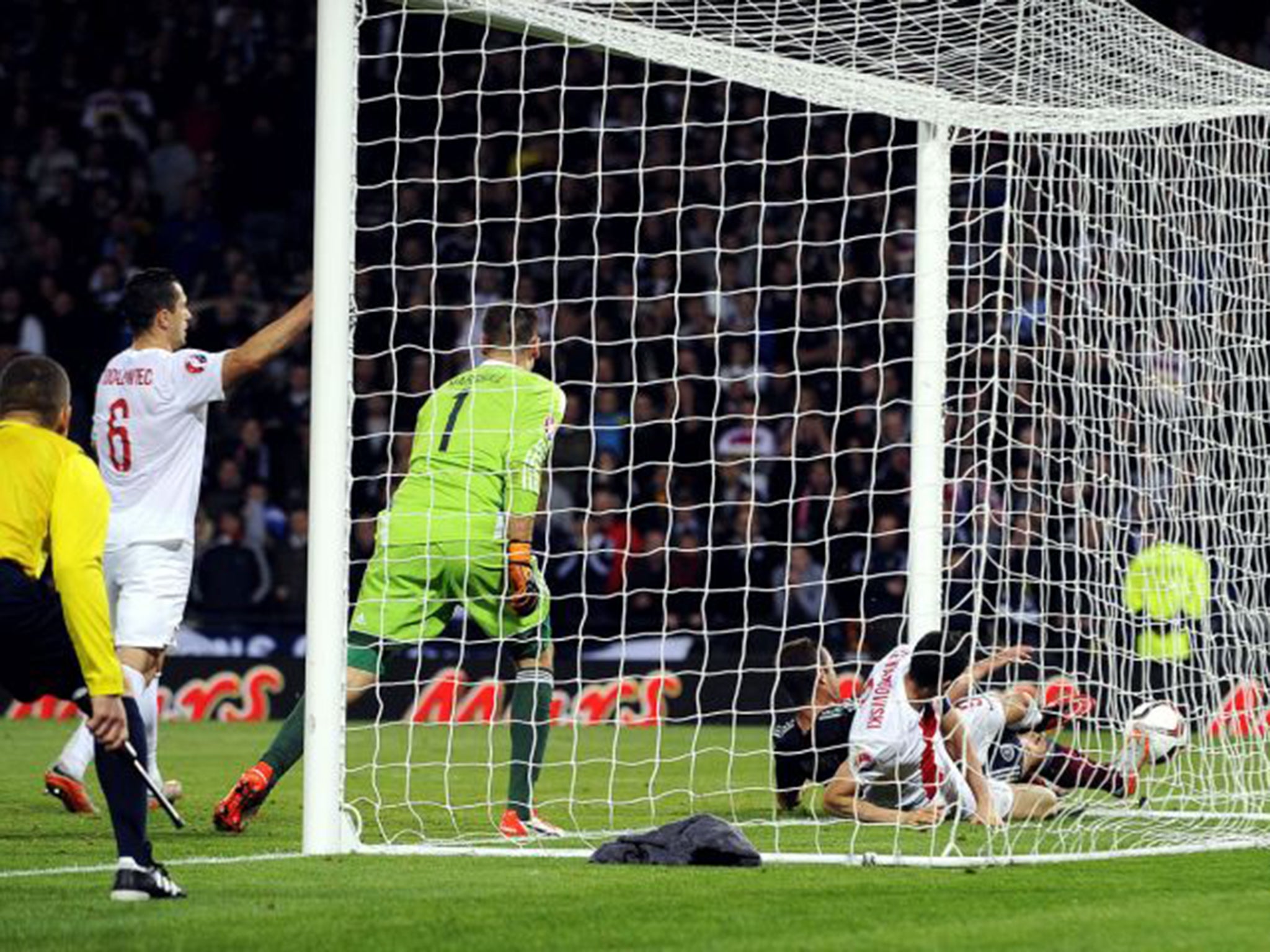 Shaun Maloney fails to prevent Robert Lewandowski equalising