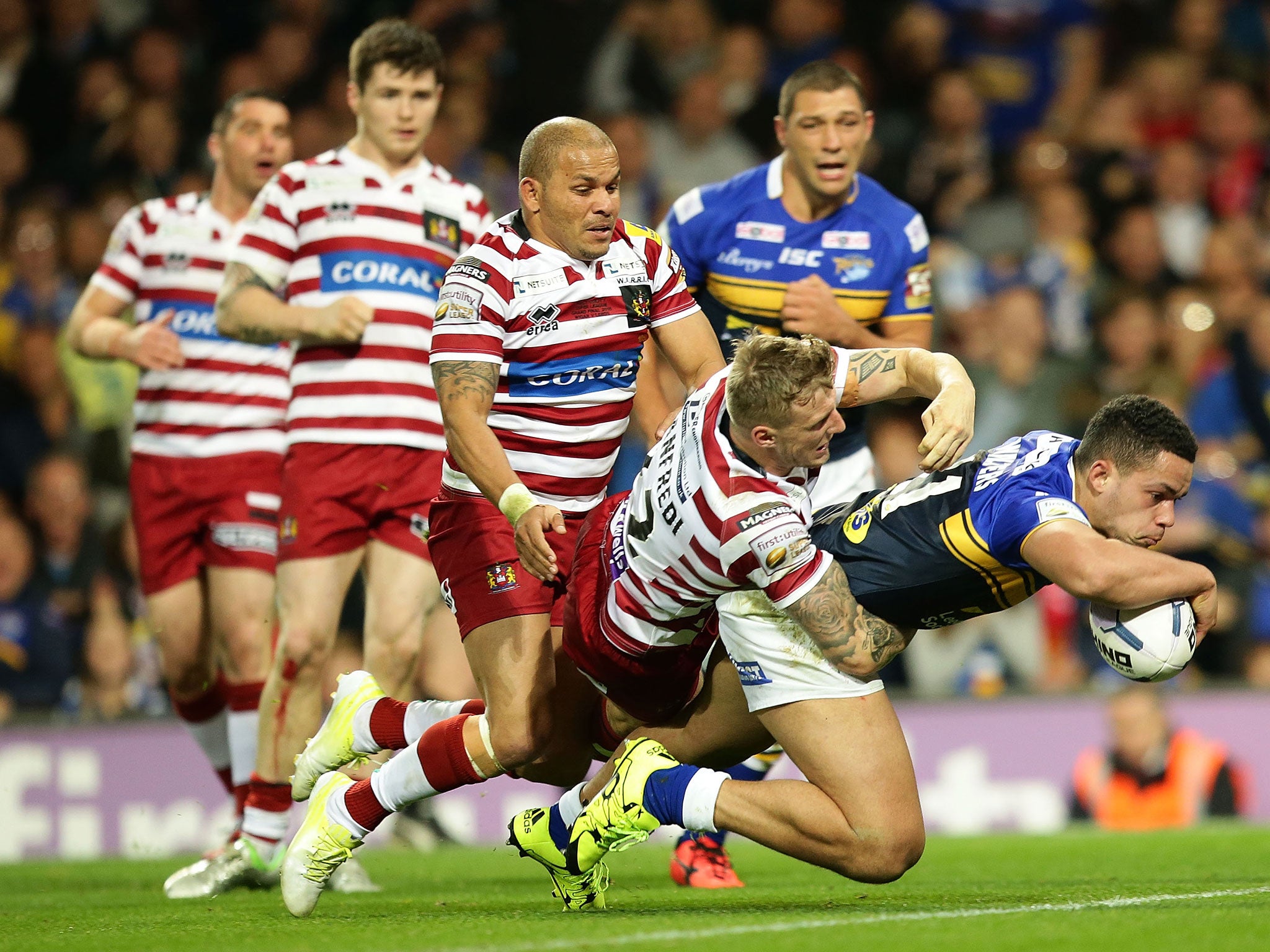 Josh Walters goes over for the match-winning try