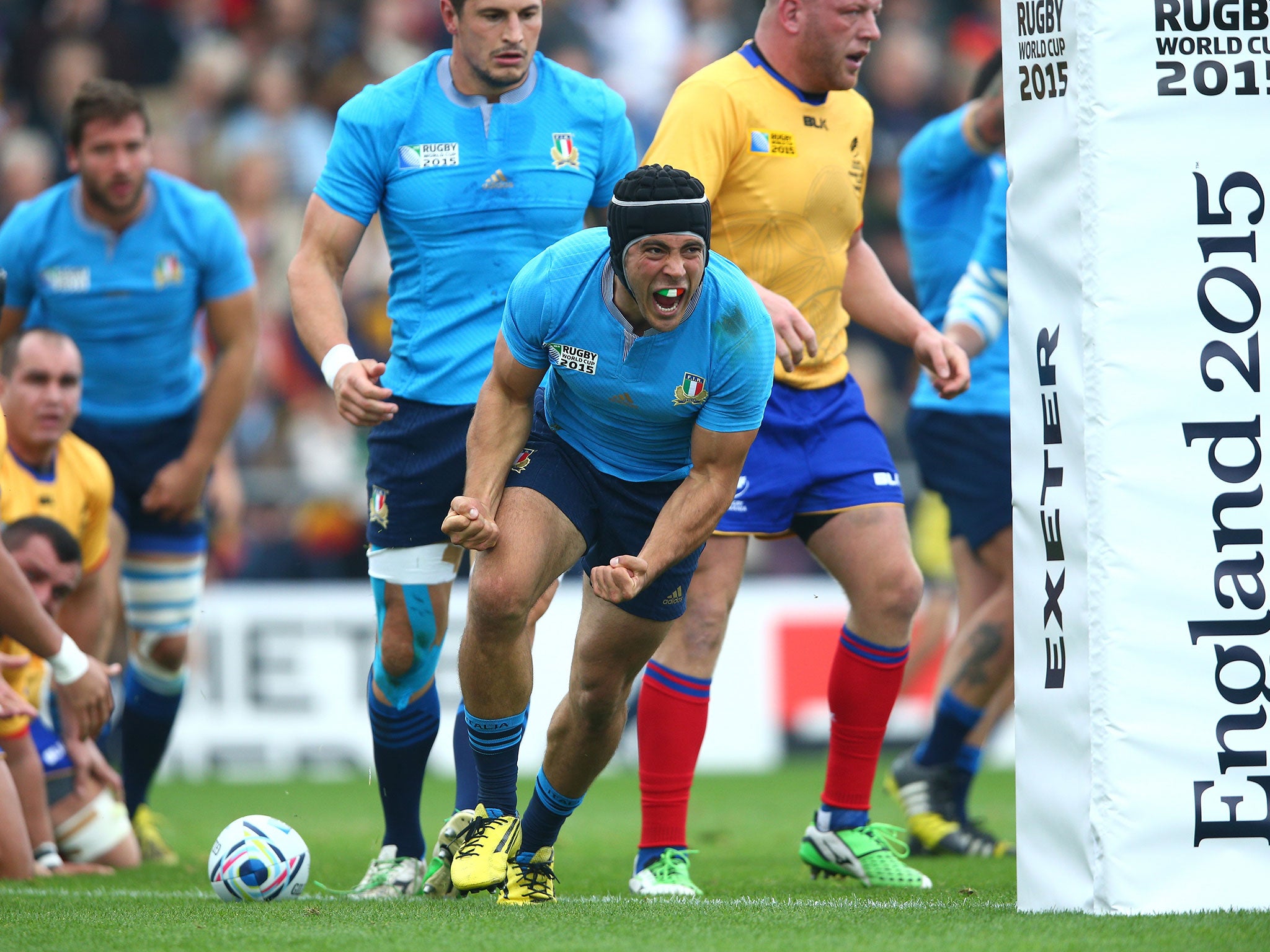 Edoardo Gori scores Italy's second try against Romania