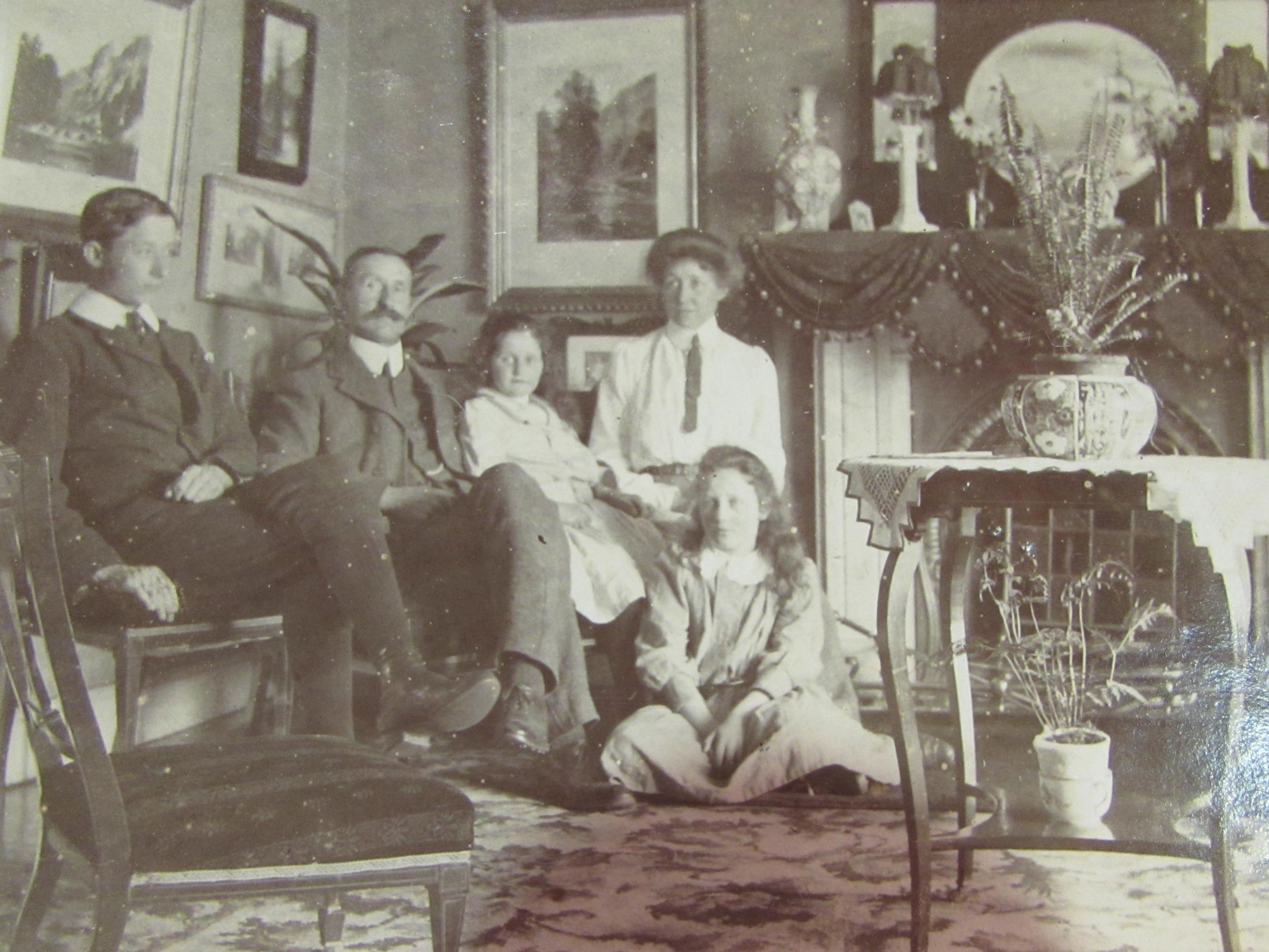 The Mellor family - without Percy