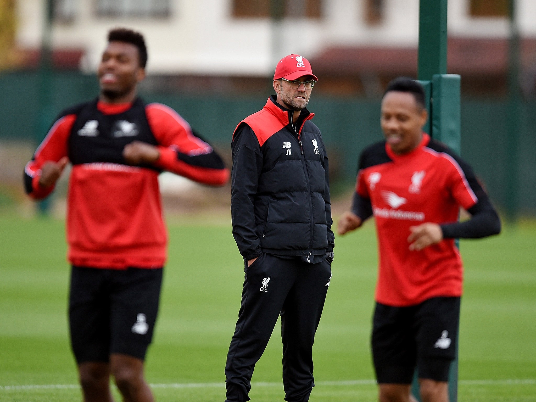 Liverpool boss Jurgen Klopp watches Daniel Sturridge and Nathaniel Clyne in training