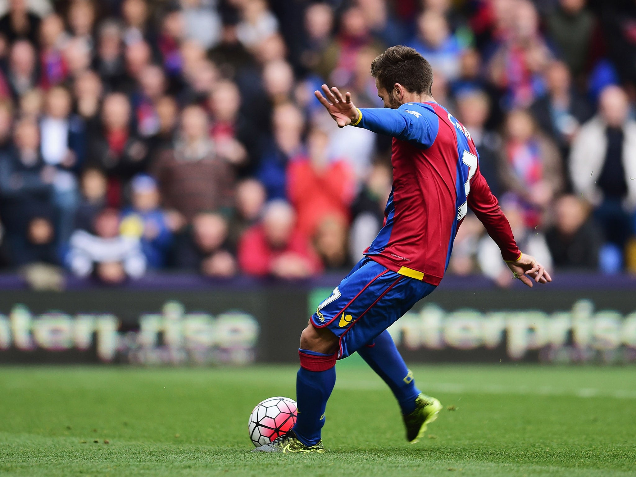 Yohan Cabaye converts a penalty to equalise