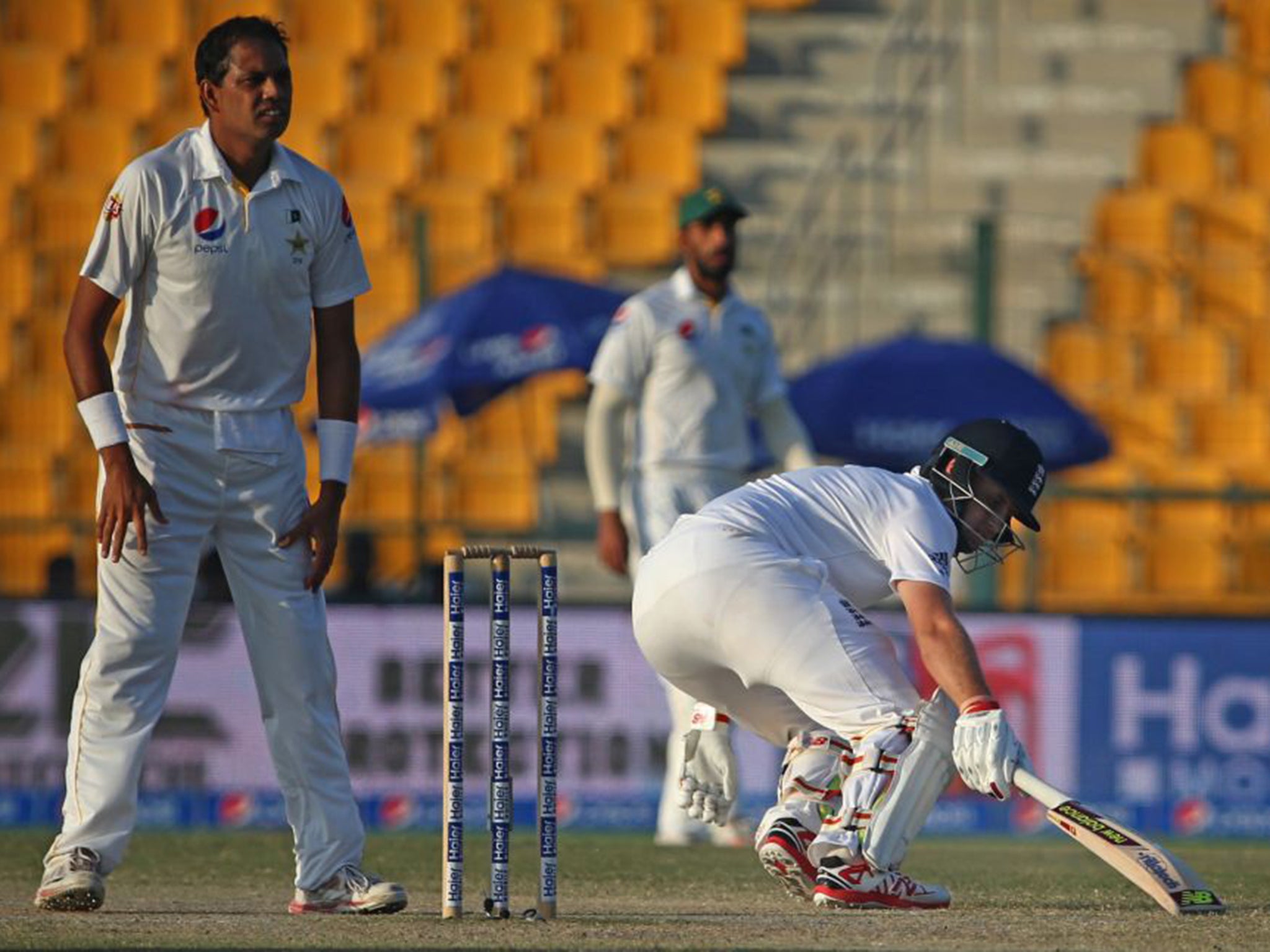 Joss Buttler tries to keep the scoreboard ticking as time runs out in Abu Dhabi