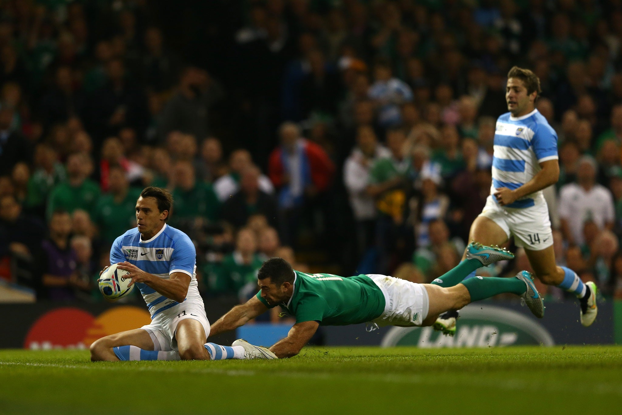 Juan Imhoff scores for Argentina