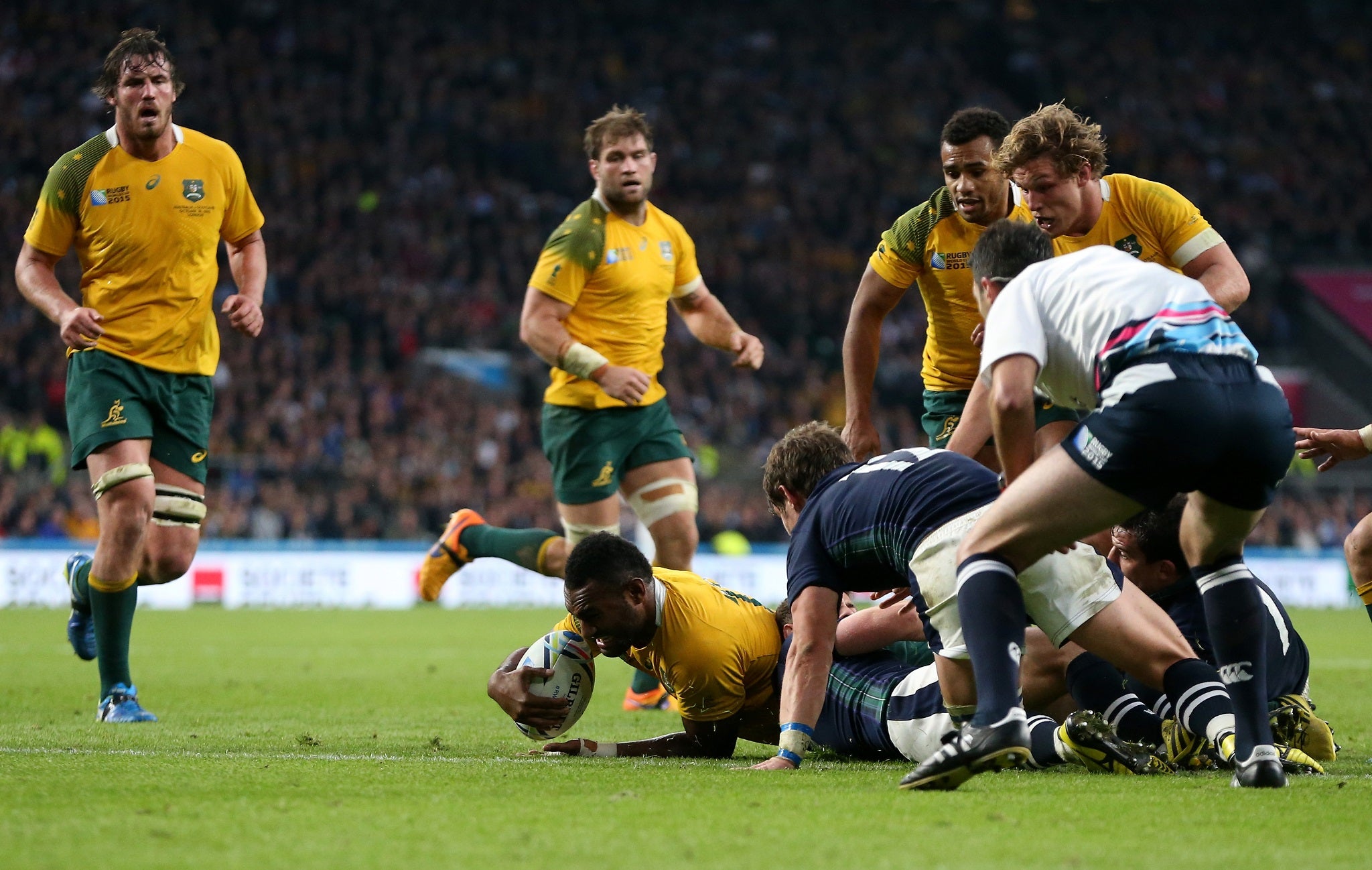 Tevita Kuridrani scores for Australia against Scotland