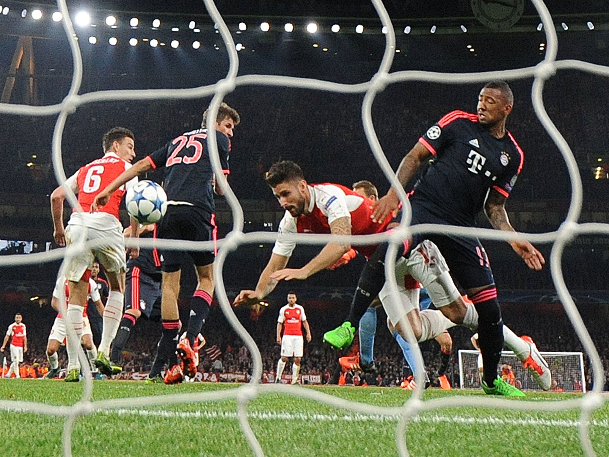 Olivier Giroud scores against Bayern Munich