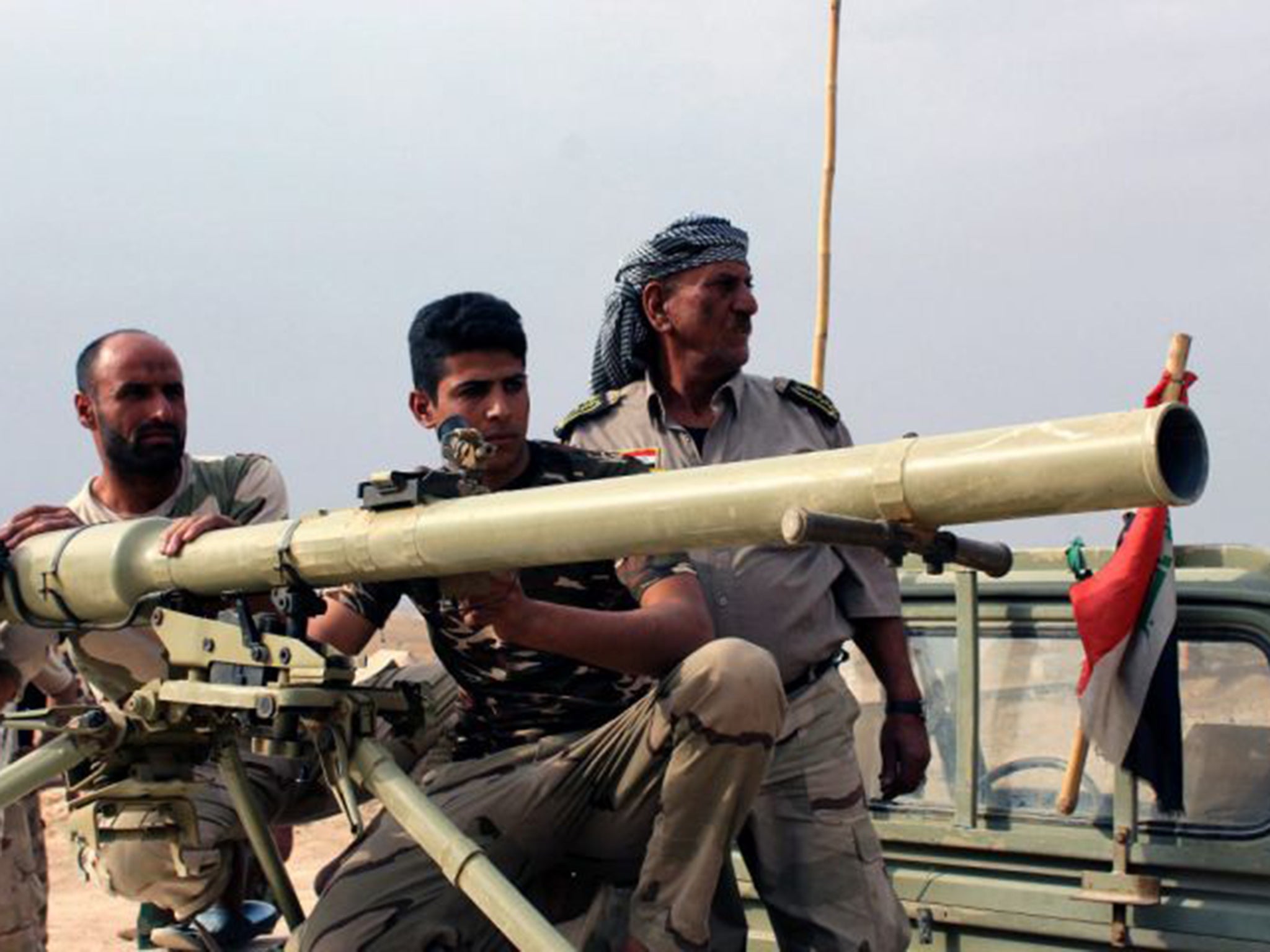 Iraqi Shia volunteers take up their positions against Isis near Baiji in northern Iraq