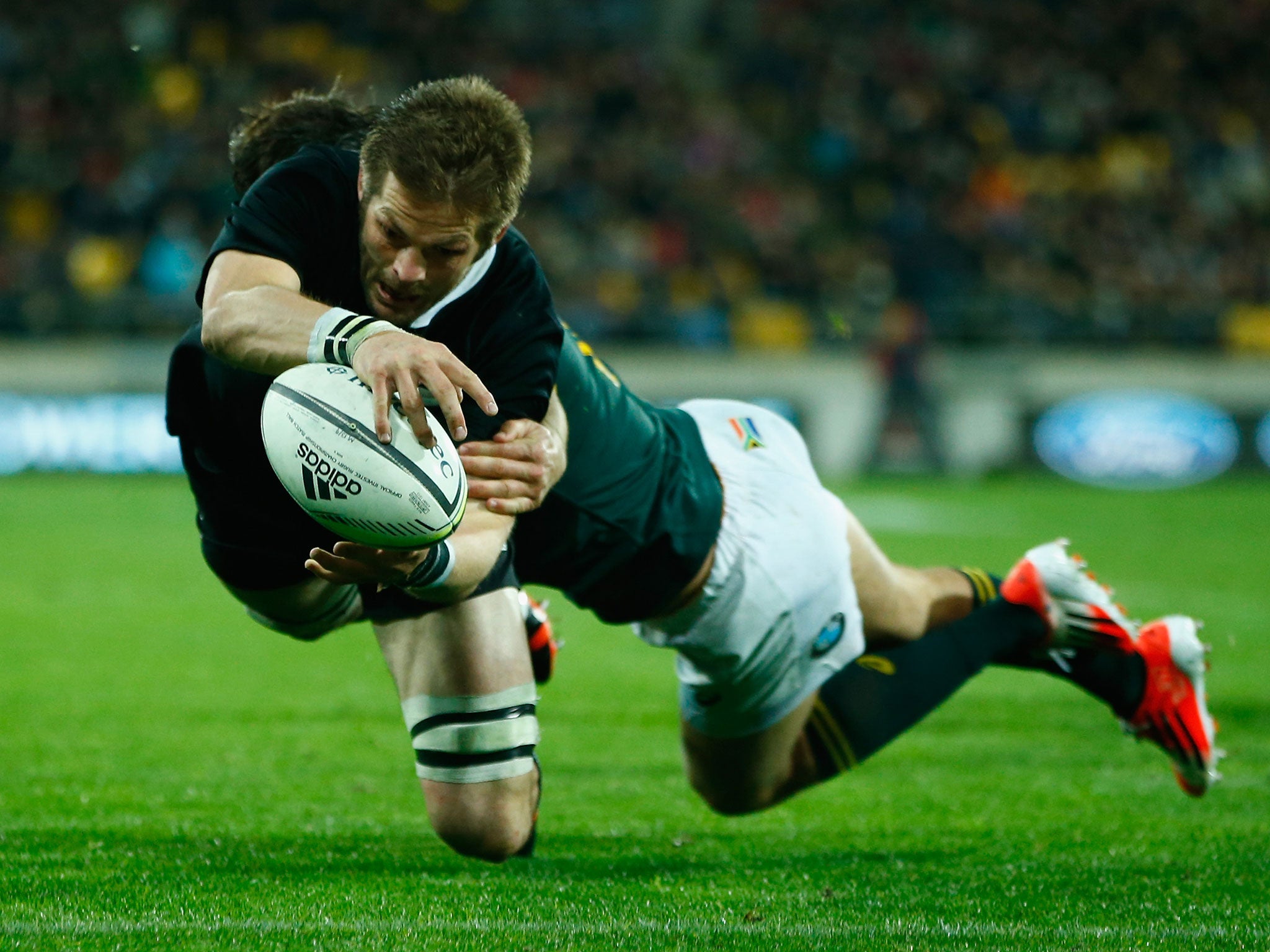 Richie McCaw scores the match-winning try the last time New Zealand faced South Africa