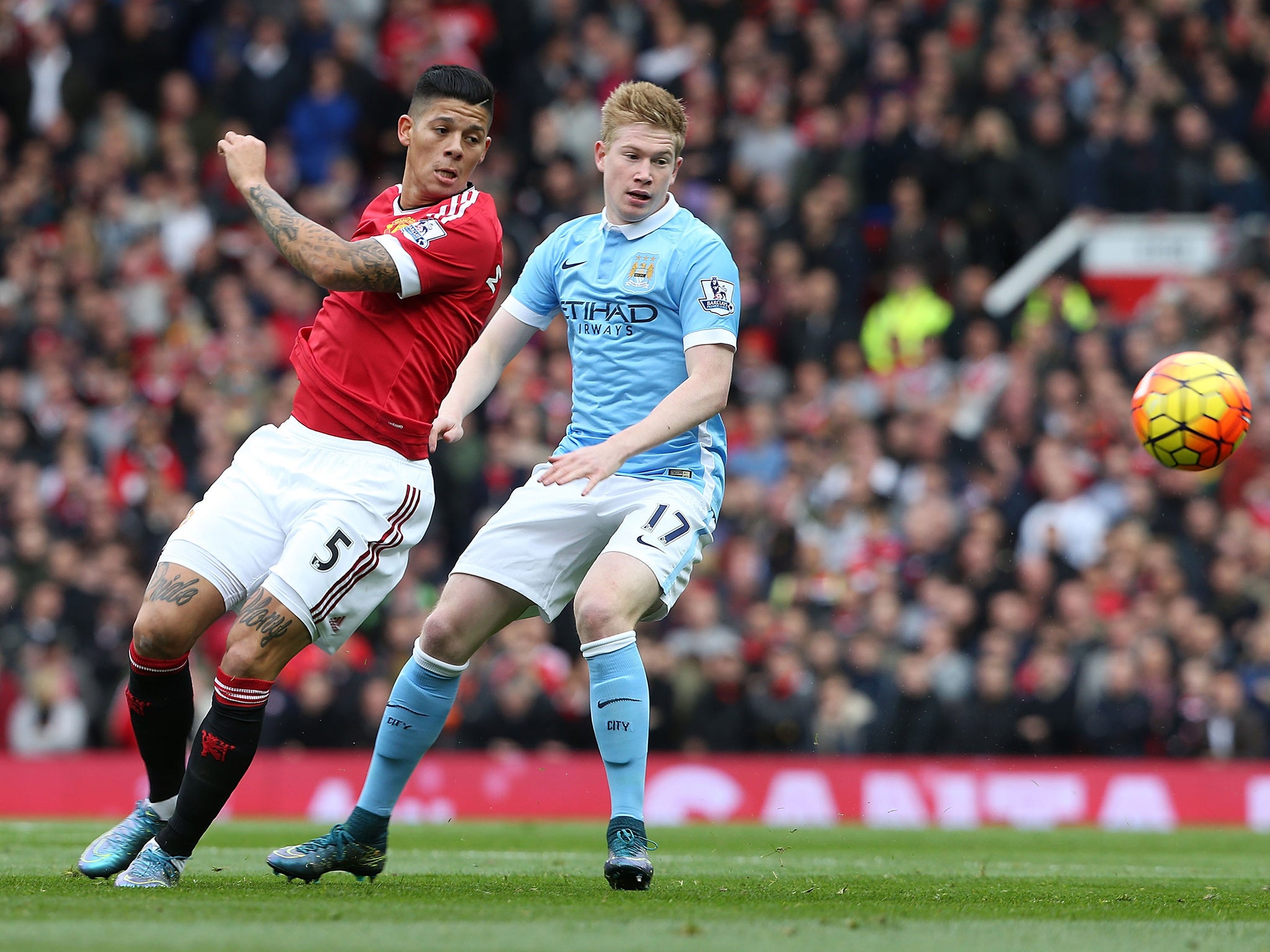 Marcos Rojo wins the ball from Kevin De Bruyne