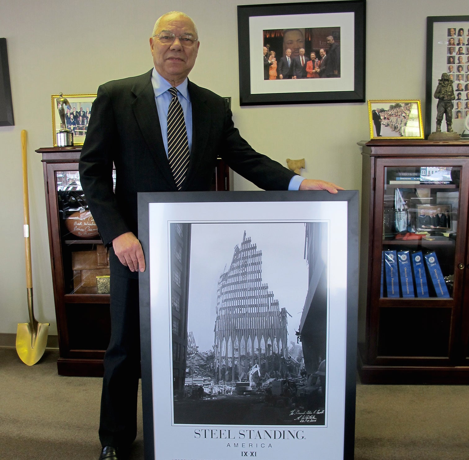 Colin Powell with a print of Steel Standing