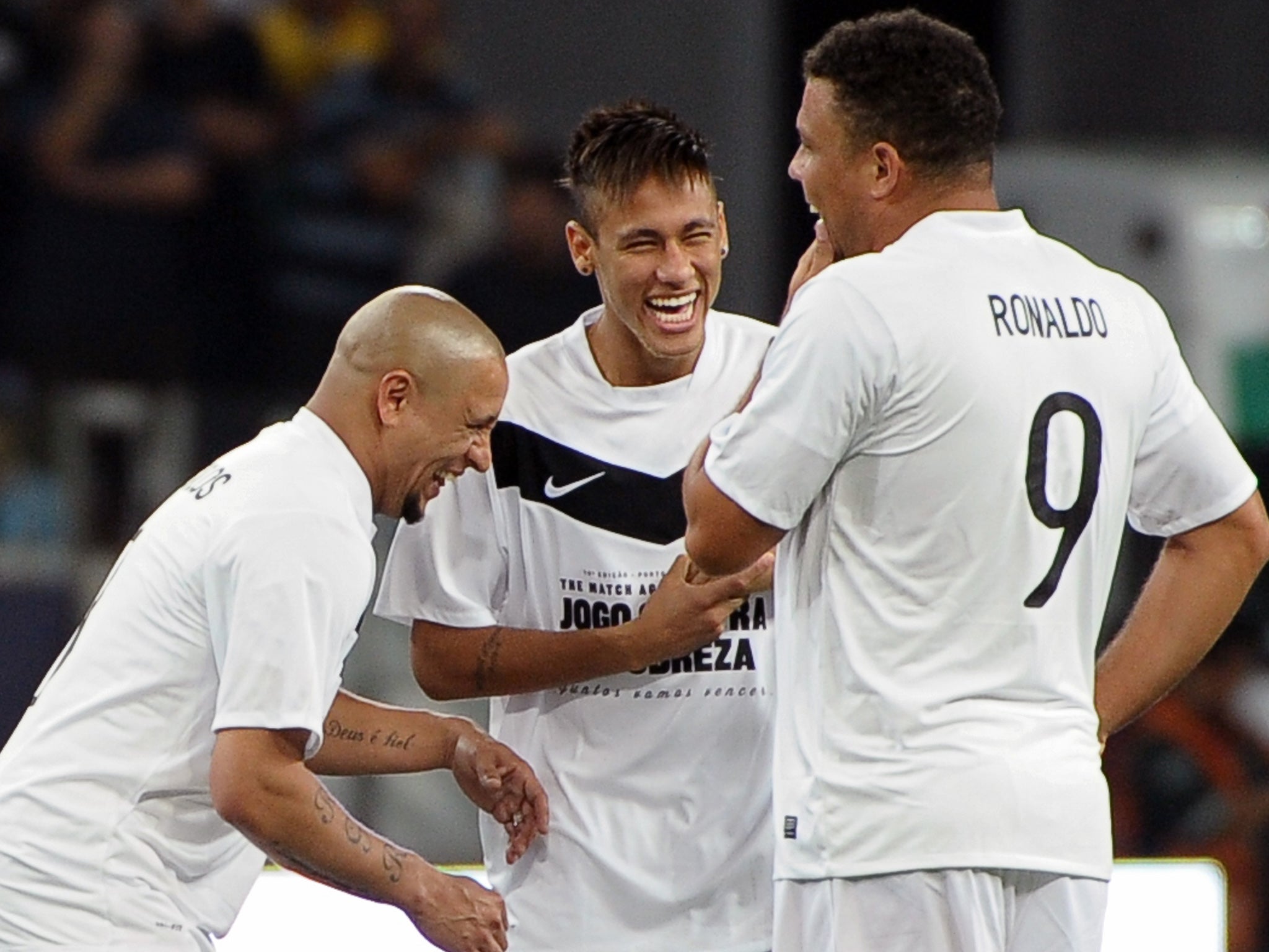 Roberto Carlos shares a joke with Neymar and Ronaldo