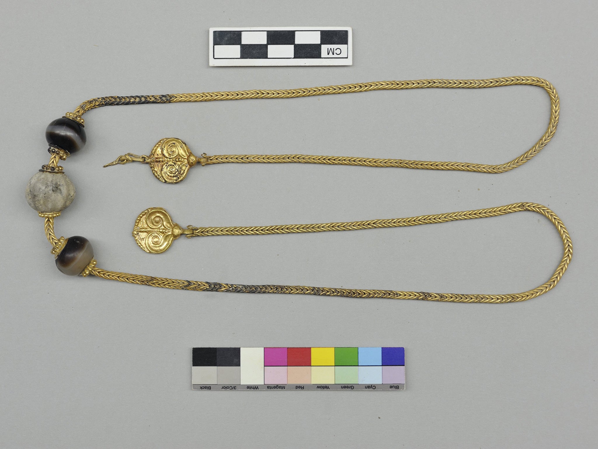 A 30-inch necklace with two gold pendants on each end, decorated with ivy leaves