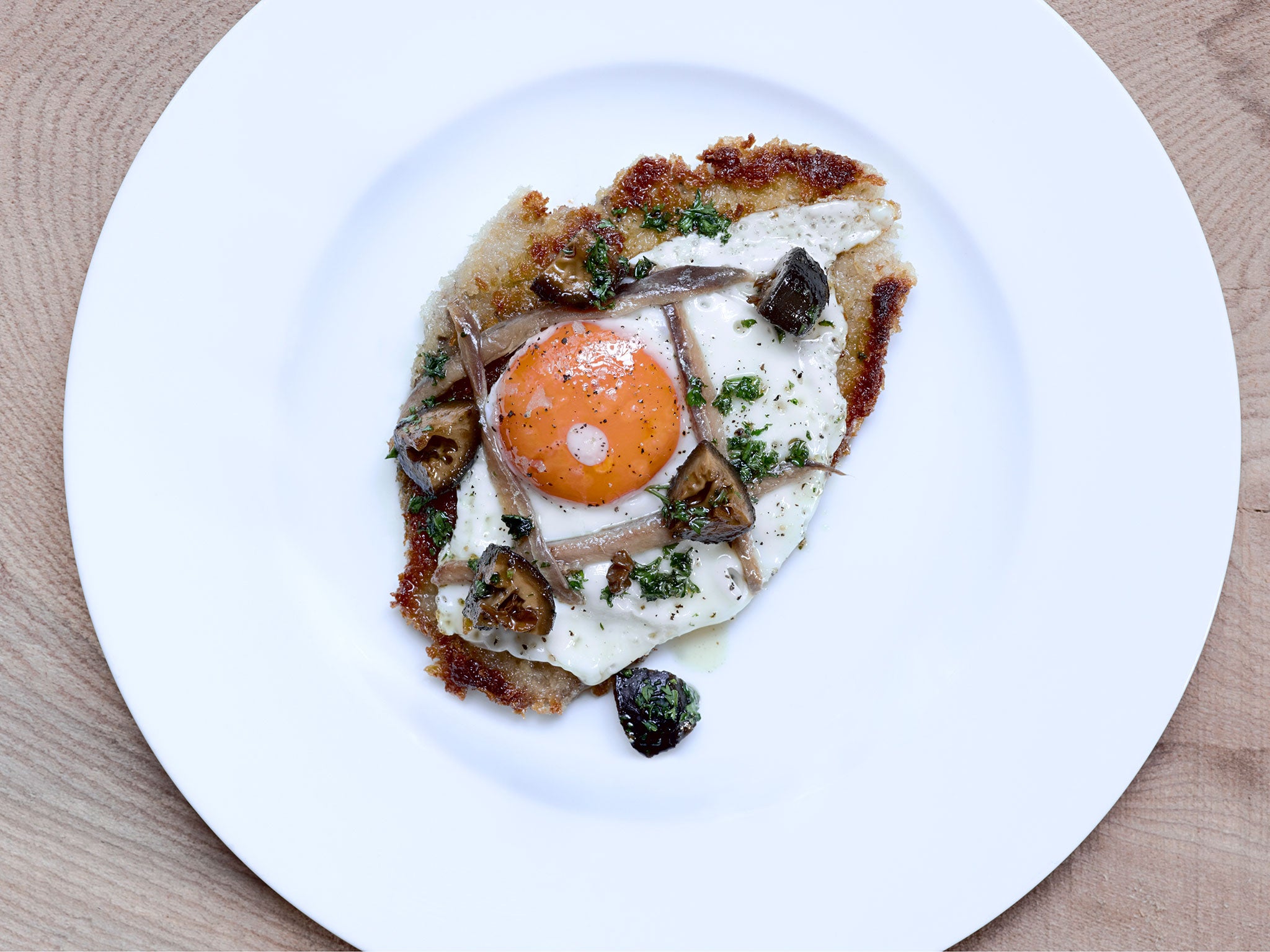 Pheasant escalope Holstein: pan-frying ensures that the breast meat remains tender