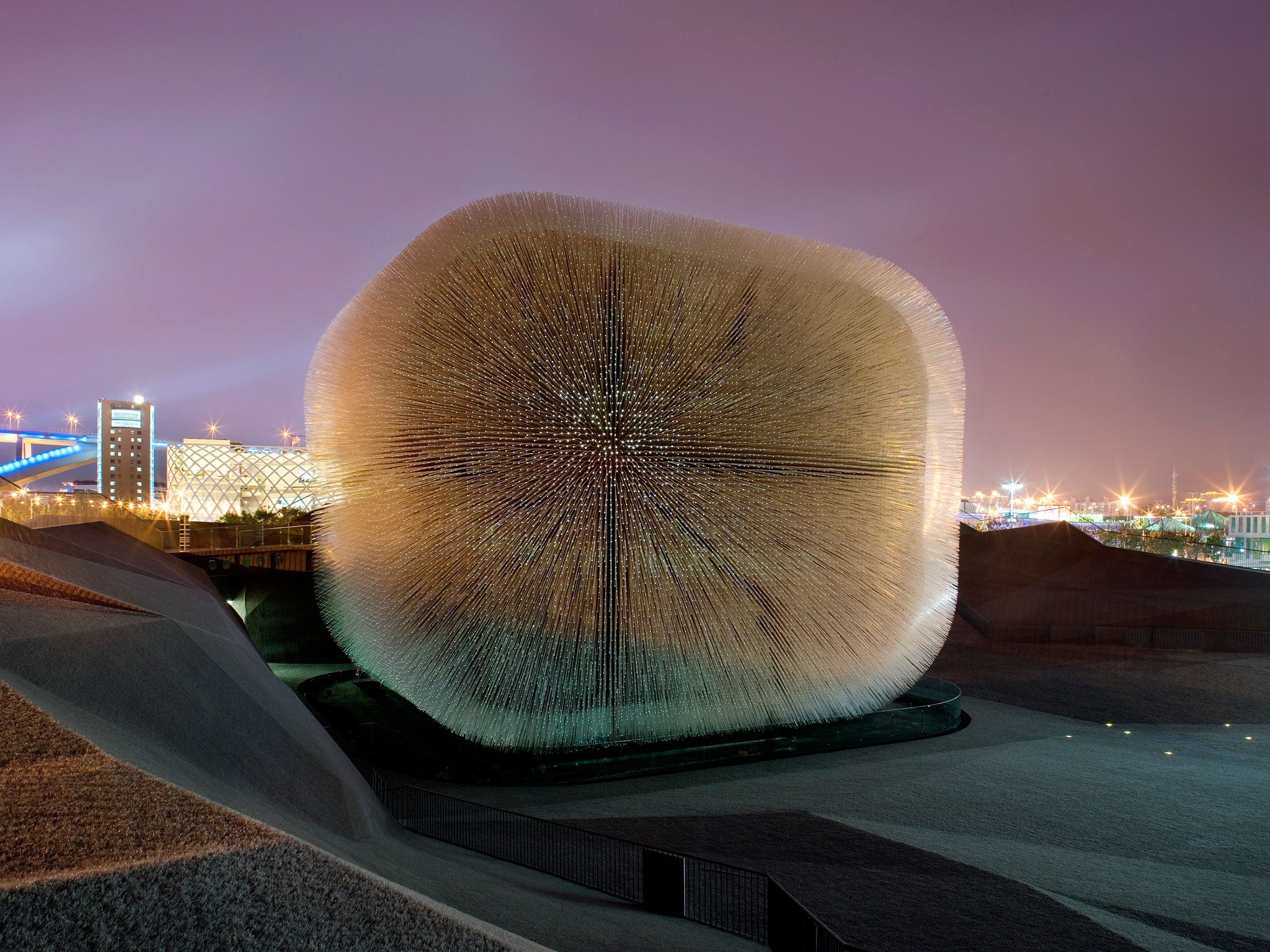 Heatherwick’s shimmering cuboid ‘seed cathedral’, which housed the UK Pavilion for World Expo in Shanghai in 2010