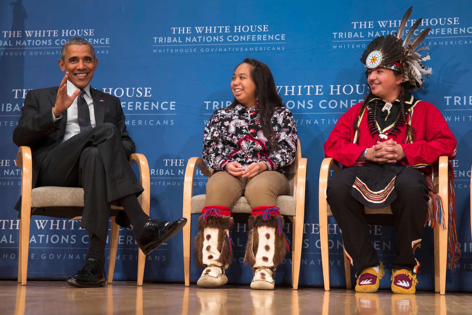 Brayden White and Tatiana Ticknor speak with Barack Obama speaks in Washington. Evan Vucci/Getty