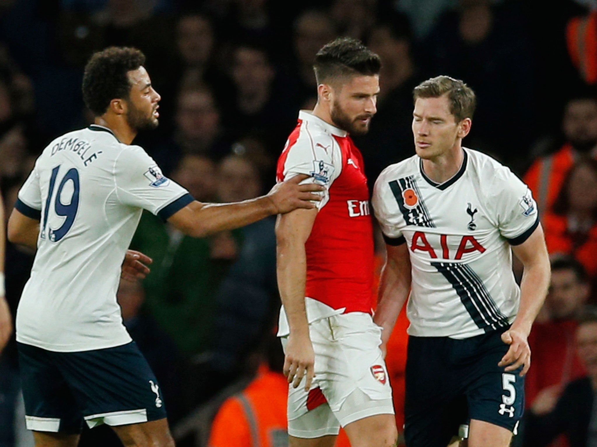 Jan Vertonghen appears to grab Arsenal striker Olivier Giroud