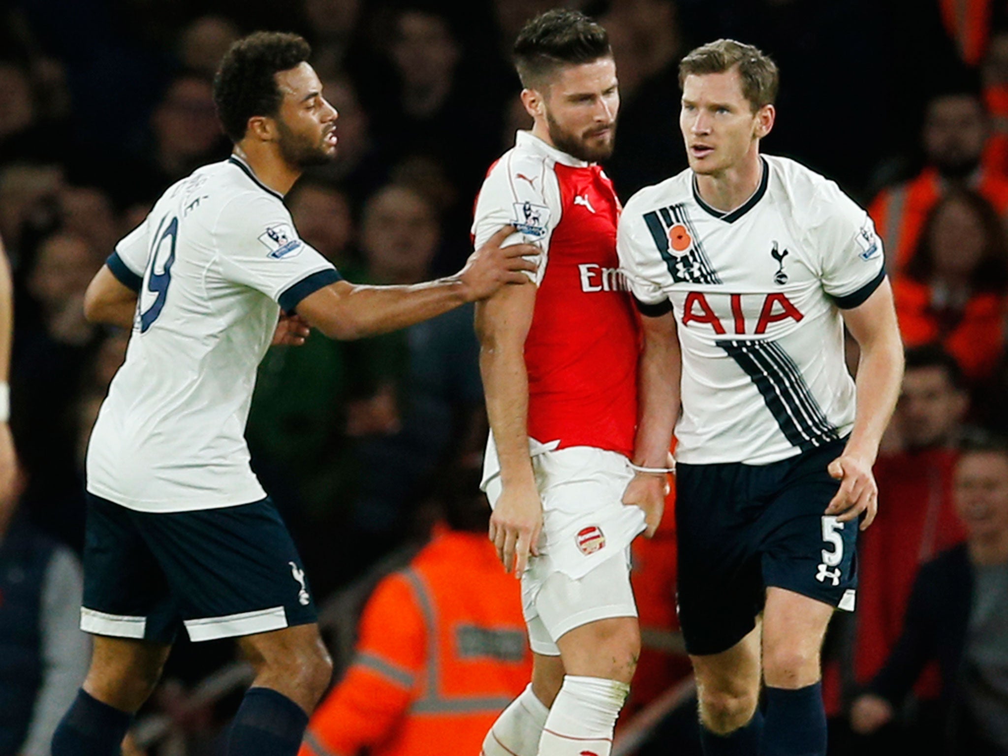 A different picture appears to show Vertonghen grabbing Giroud by the shorts