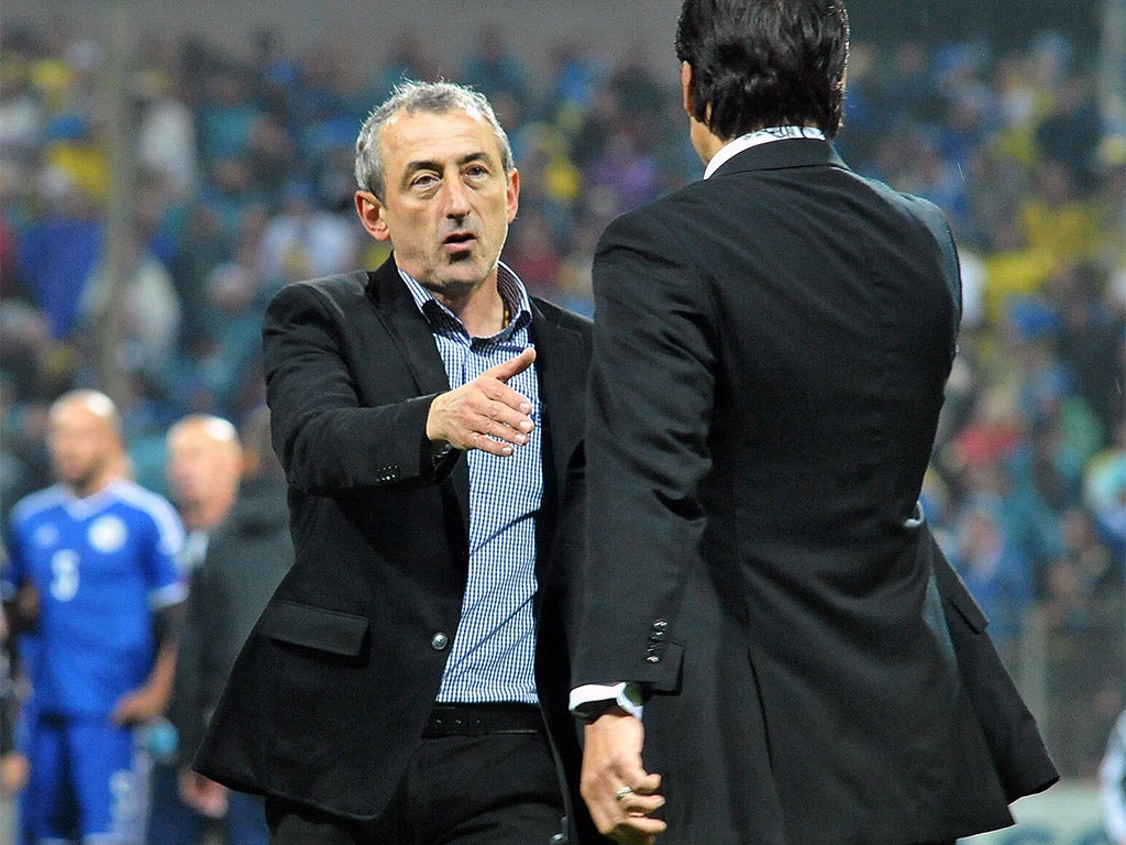 Mehmet Bazdarevic shakes hands with Chris Coleman after Bosnia’s 2-0 win over Wales in Zenica last month