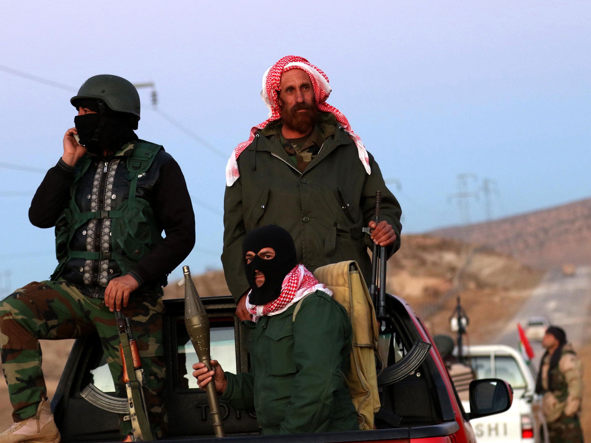 Iraqi Kurdish forces take part in an operation backed by US-led strikes in the northern Iraqi town of Sinjar on November 12, 2015