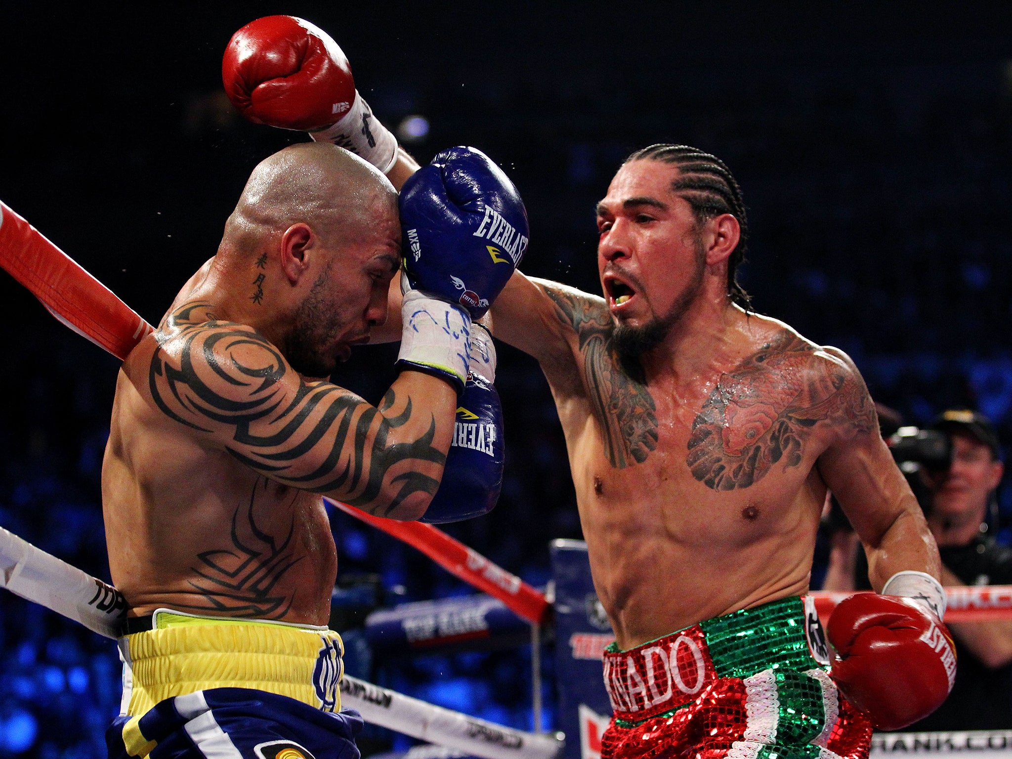 &#13;
Antonio Margarito (right) throws a punch at Miguel Cotto&#13;