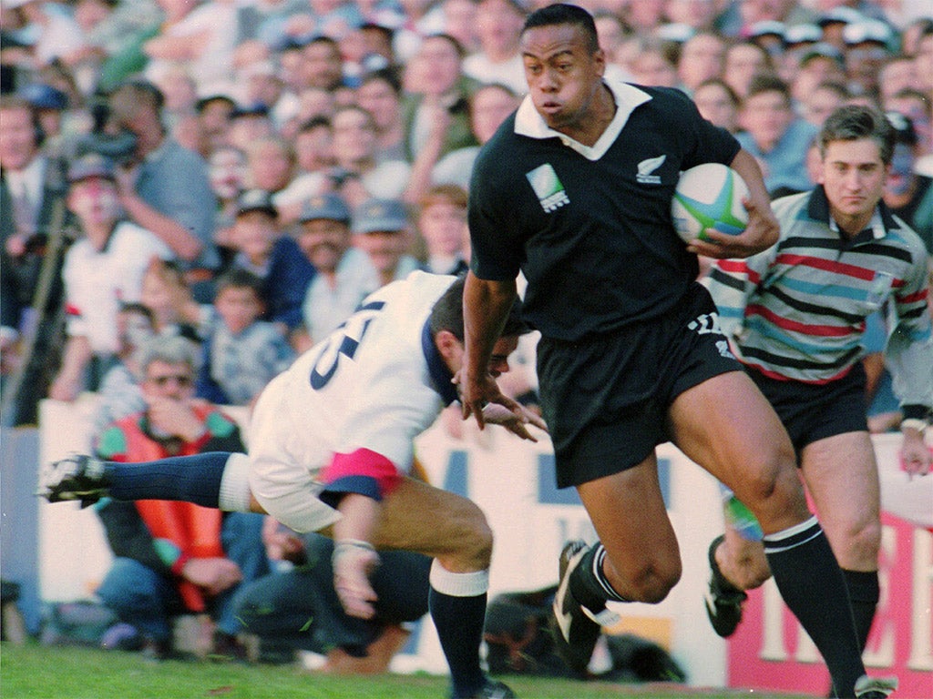 Lomu evades the England captain Will Carling to score the first of his four tries in the 1995 World Cup semi-final at Newlands, Cape Town