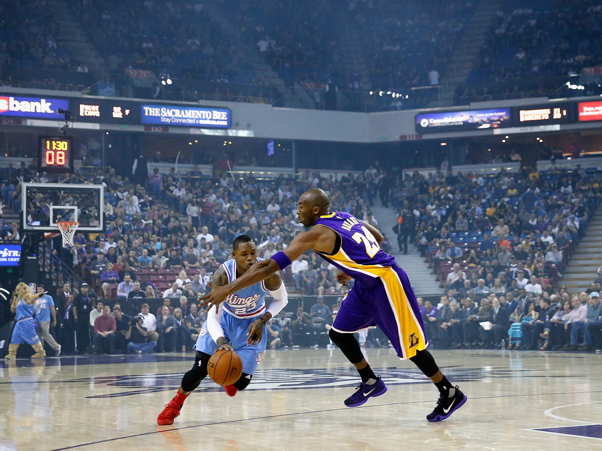 &#13;
Is Kobe Bryant a help or a hindrance to the Lakers?&#13;