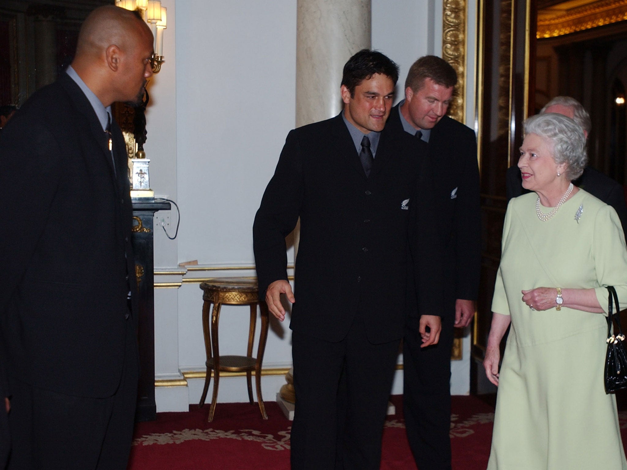 Jonah Lomu meets the Queen at Buckingham Palace in 2002