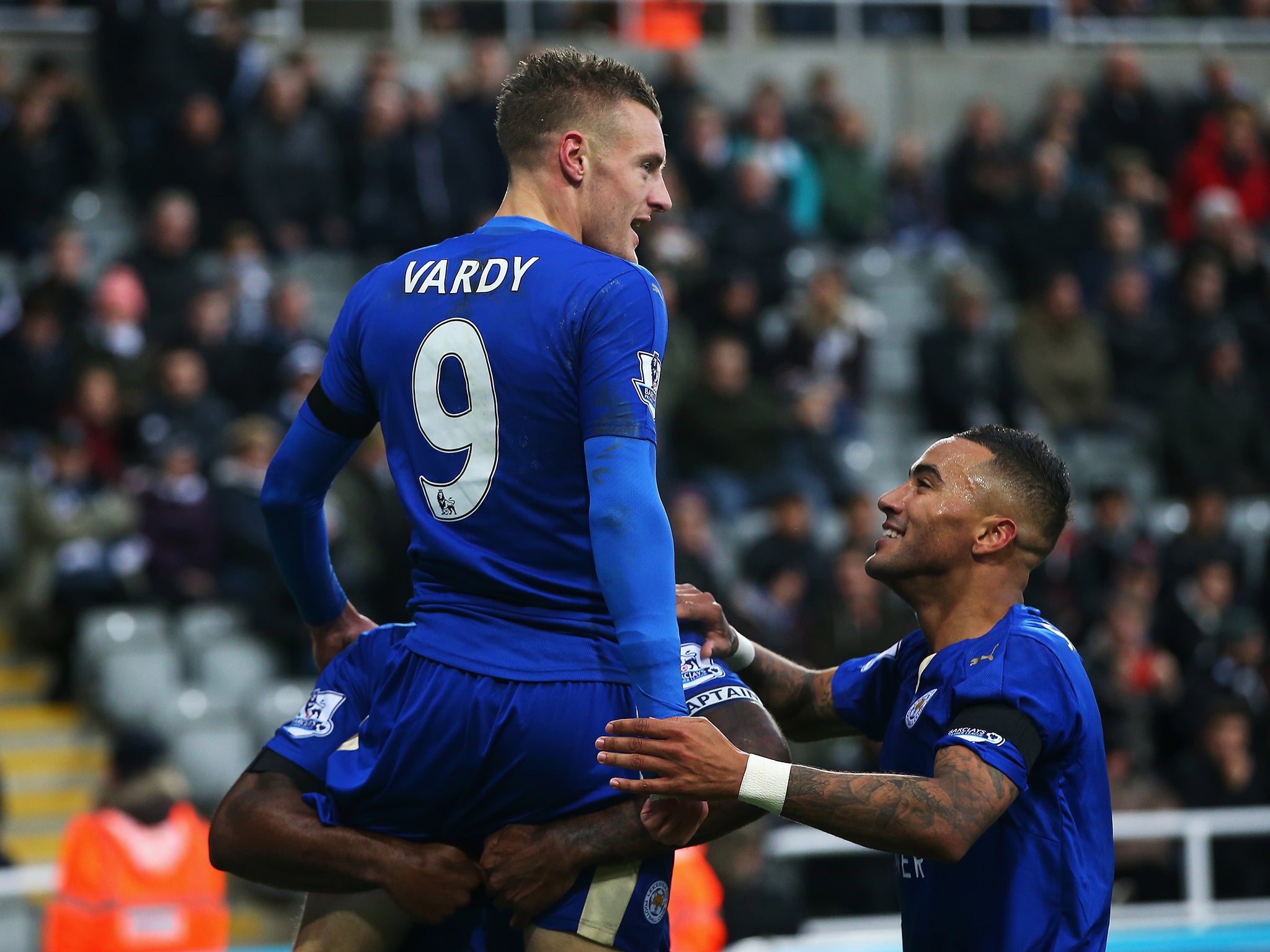 Jamie Vardy celebrates his goal