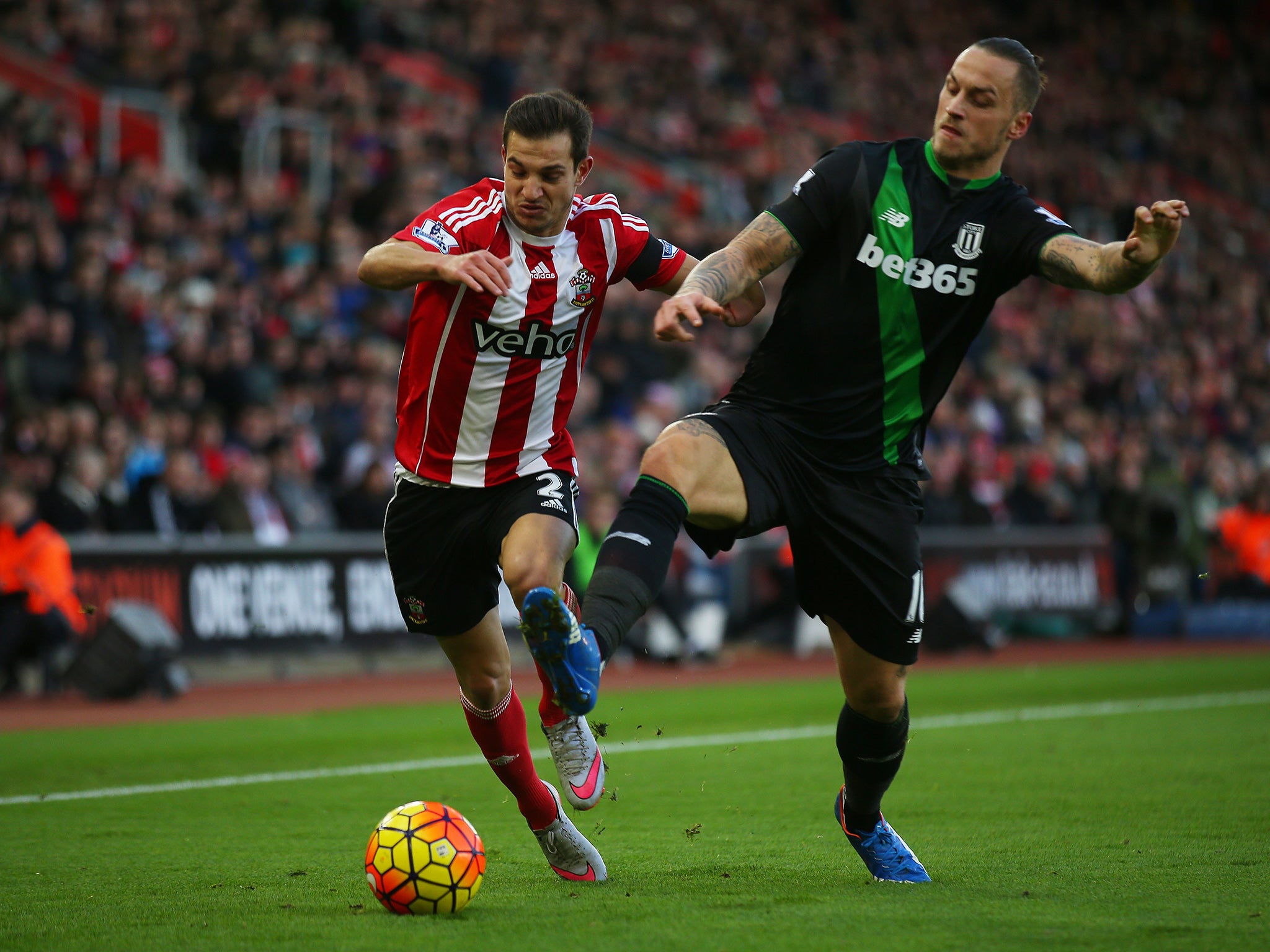 Marko Arnautovic challenges Cedric Soares