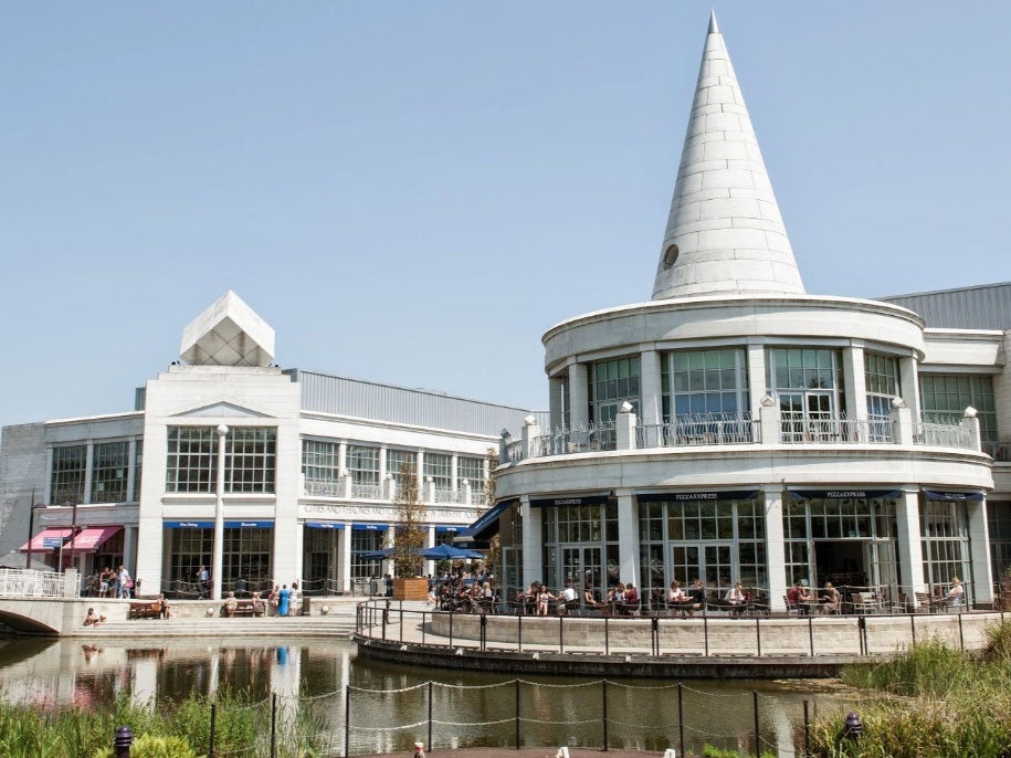 A bomb disposal team were seen arriving at the shopping centre and carried out a controlled explosion