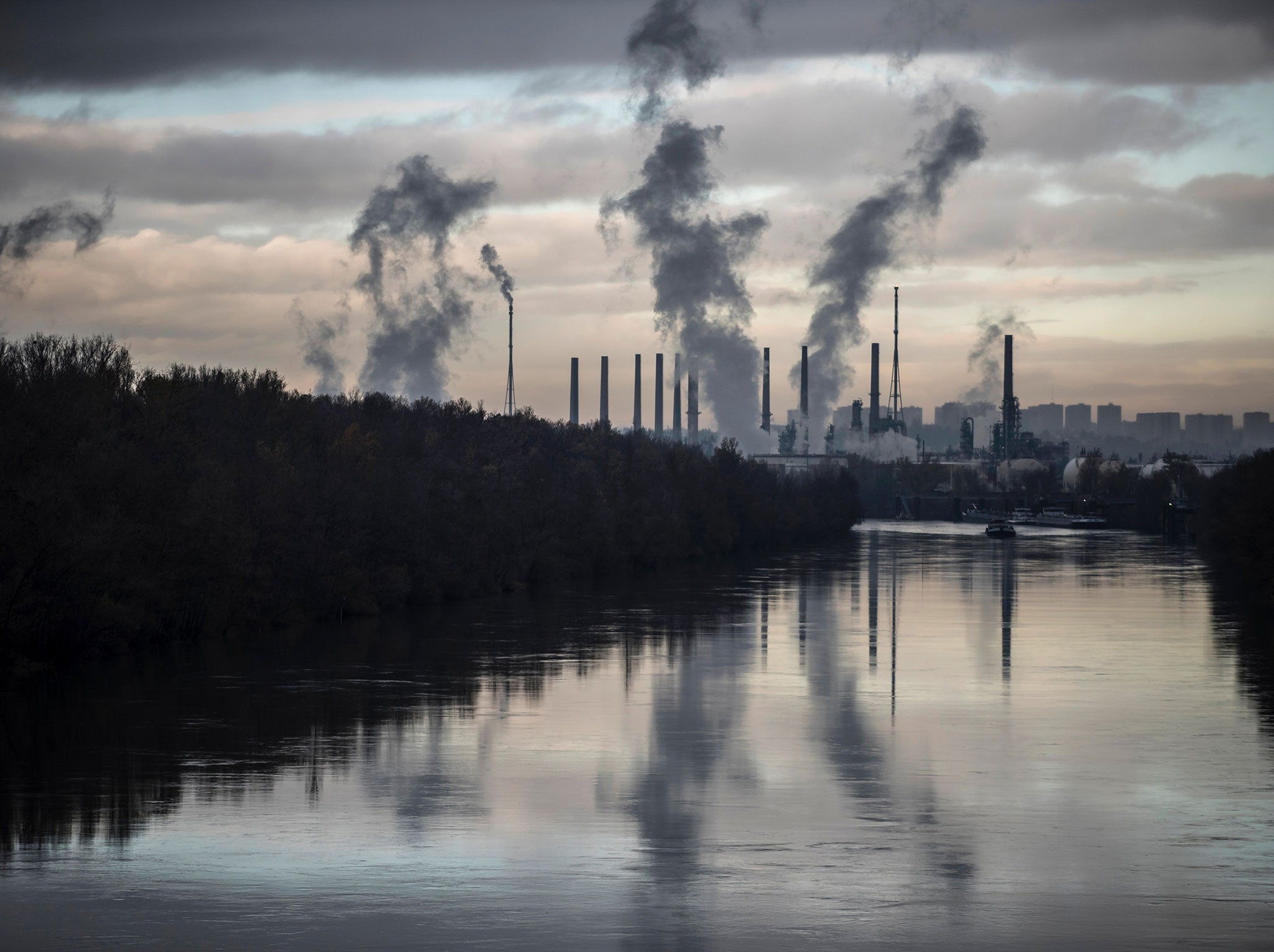 Smoke belches from an oil refinery, on November 25, 2015 at Feyzin, some 10 kilometers south of Lyon. France will be hosting the COP21, also known as 'Paris 2015' UN climate summit, from November 30 to December 11, 2015