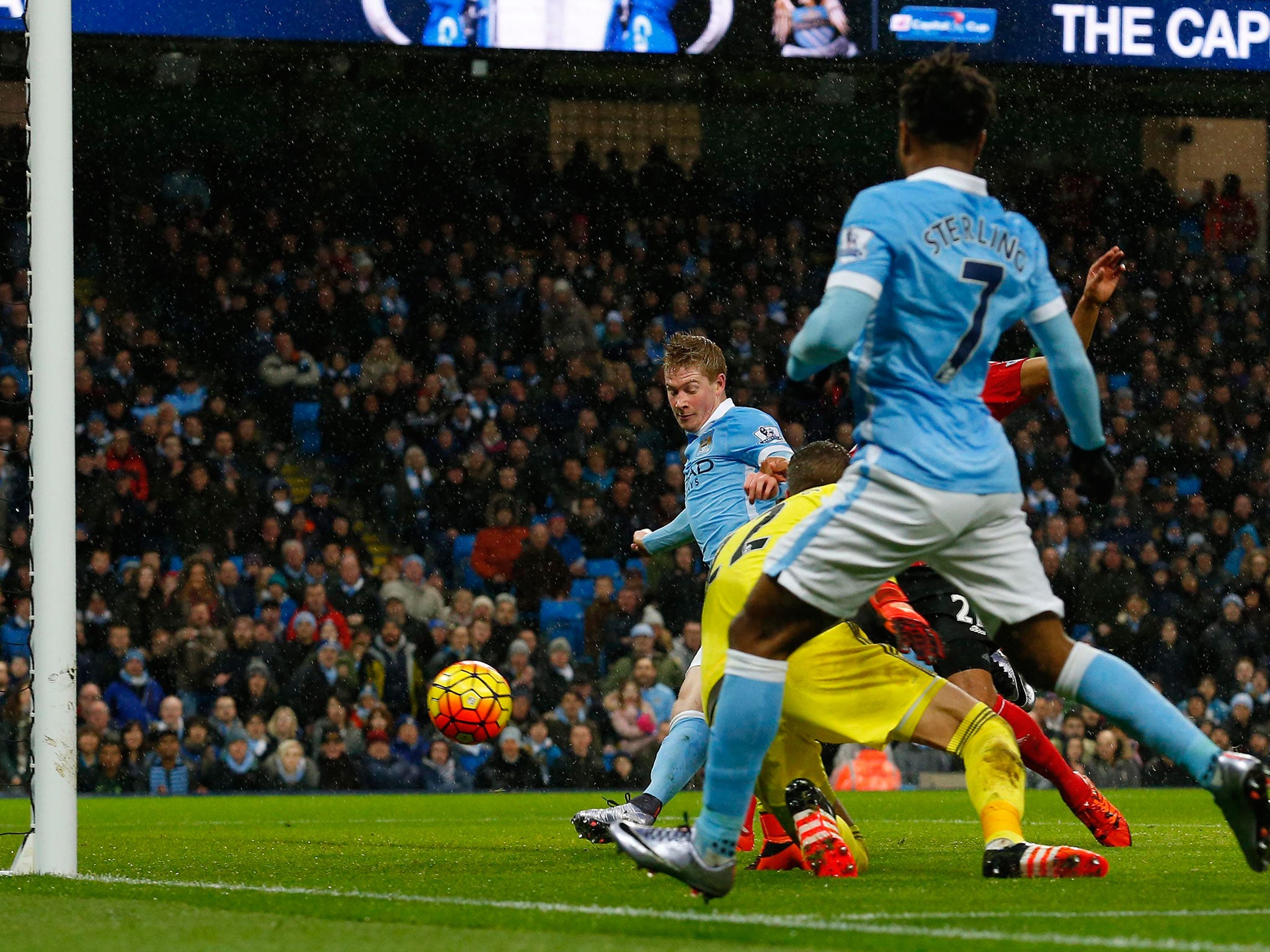 Kevin De Bruyne scores the opener for Manchester City