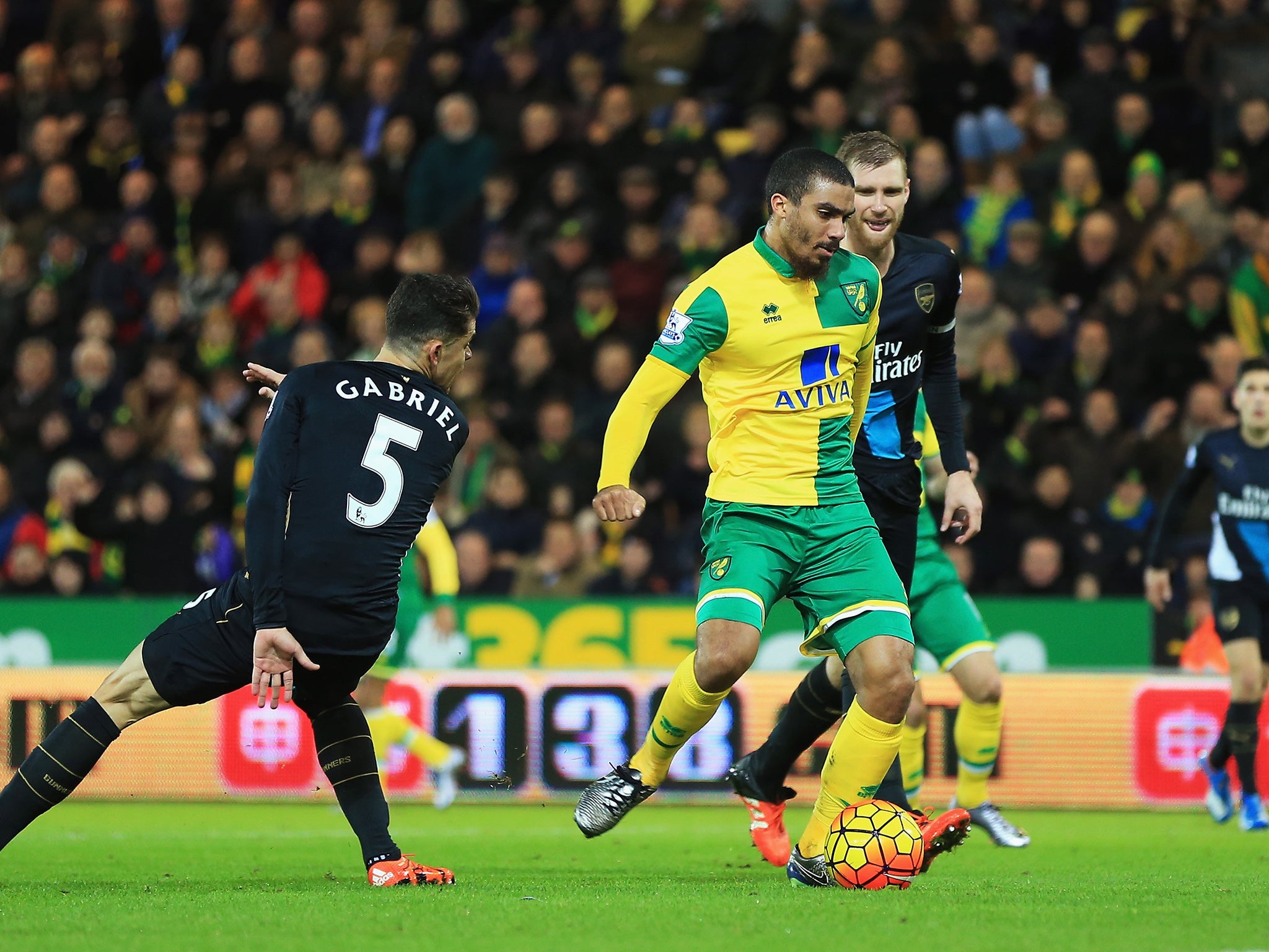 &#13;
Lewis Grabban slots home the equaliser&#13;