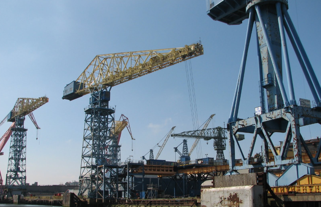 The suspected Second World War bomb was found in the River Tyne by dredgers who were clearing the sea bed, near the former shipyard of Swan Hunter, Wallsend