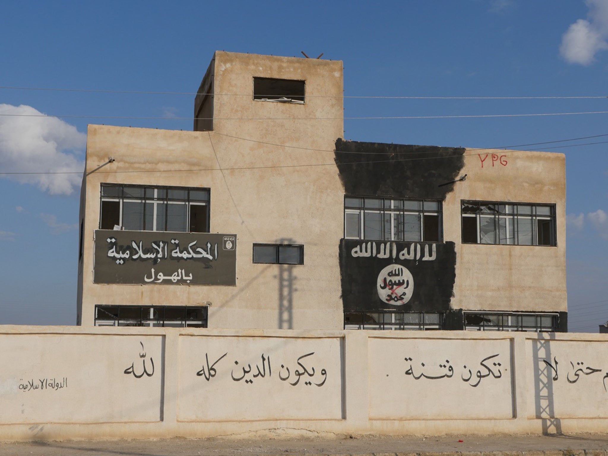 An abandoned Sharia Court building in Al Hawl