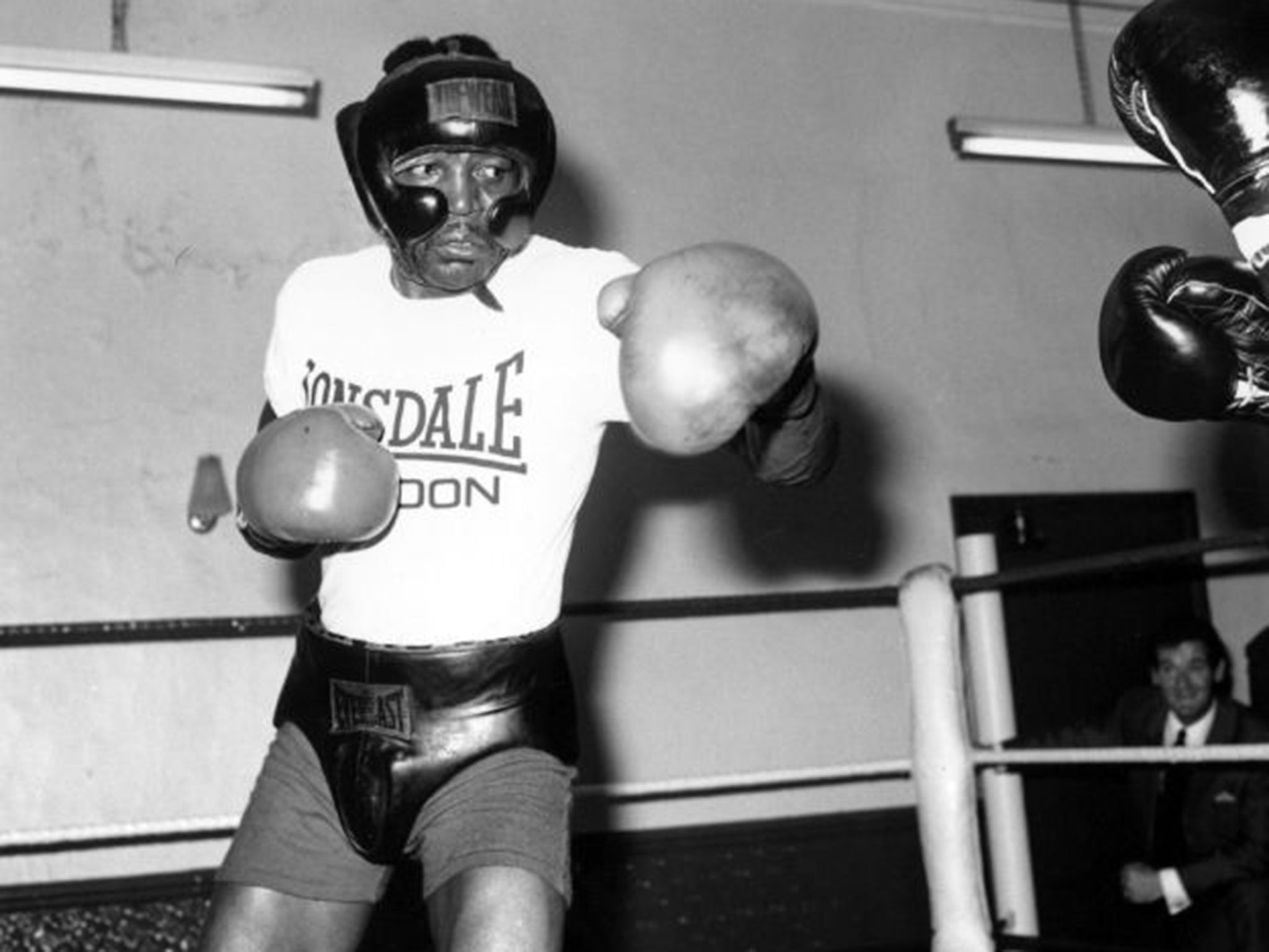 Foster in a London gym in 1972 preparing to meet Chris Finnegan at Wembley