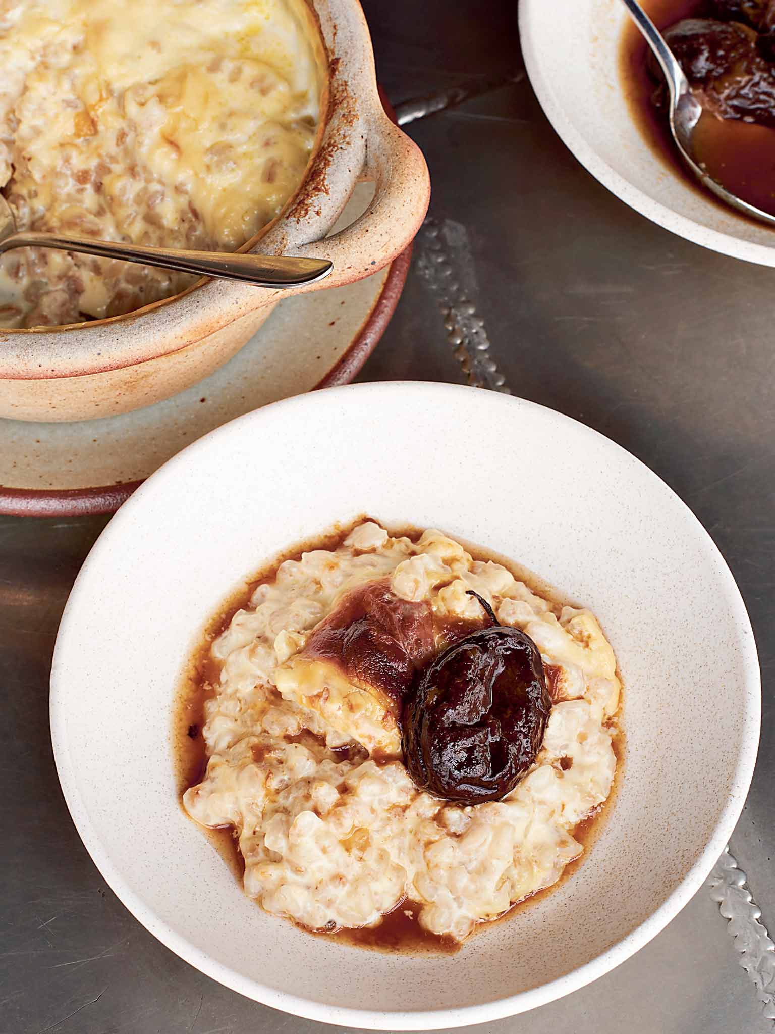 Baked nutmeg and spelt pudding with whisky prunes