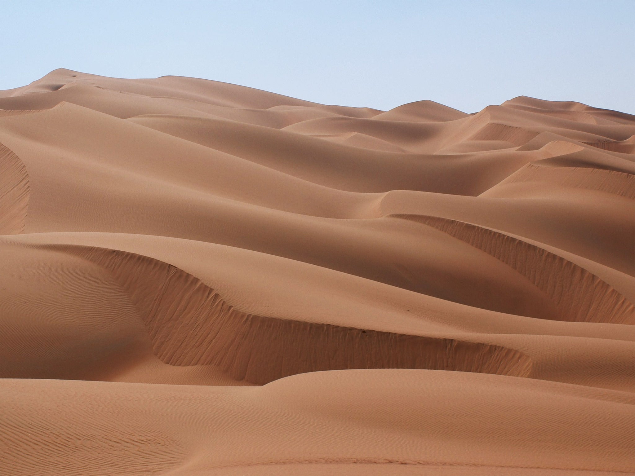 While there is a vast amount of sand in the world’s deserts, such as in the Rub al-Khali in the Arabian Peninsula, it is often too round and smooth for use in construction