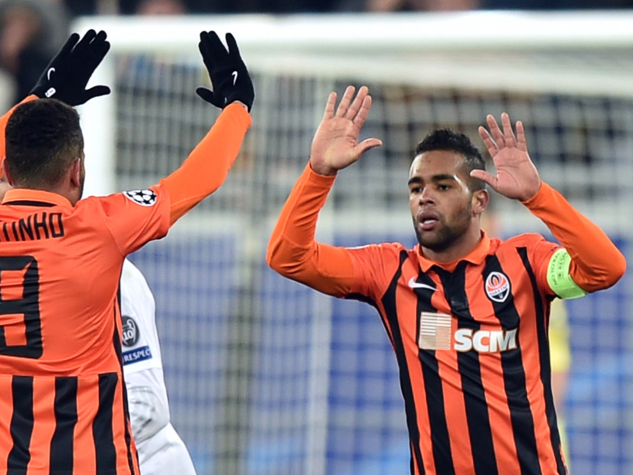 Shakhtar Donetsk midfielder Alex Teixeira is in talks with Chelsea