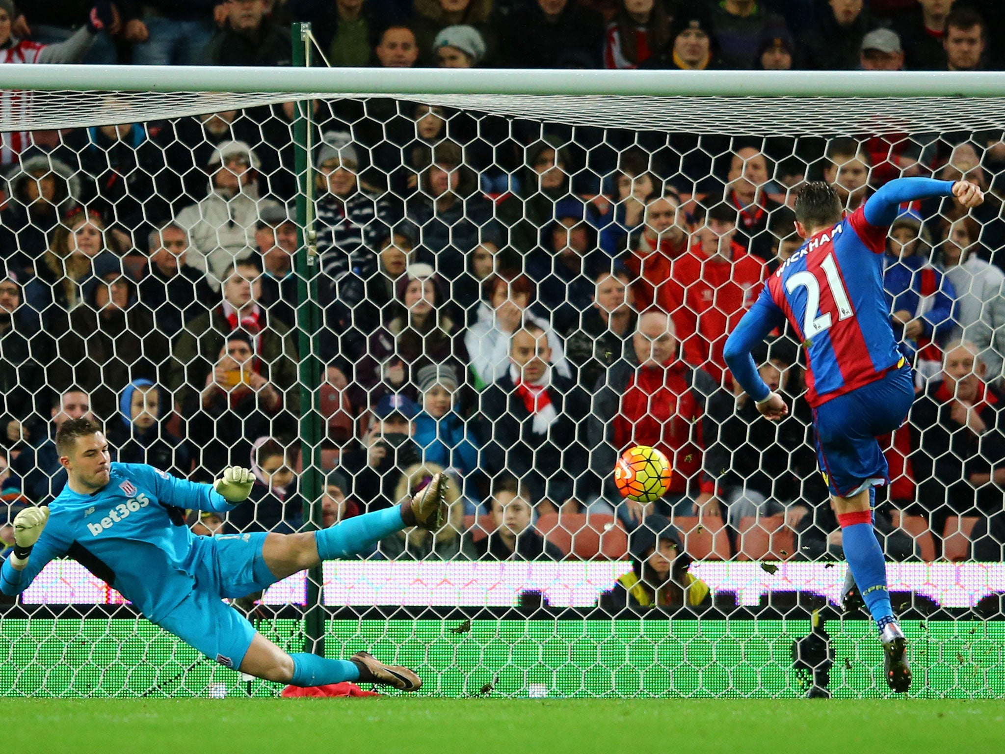 Connor Wickham scores a penalty for Crystal Palace