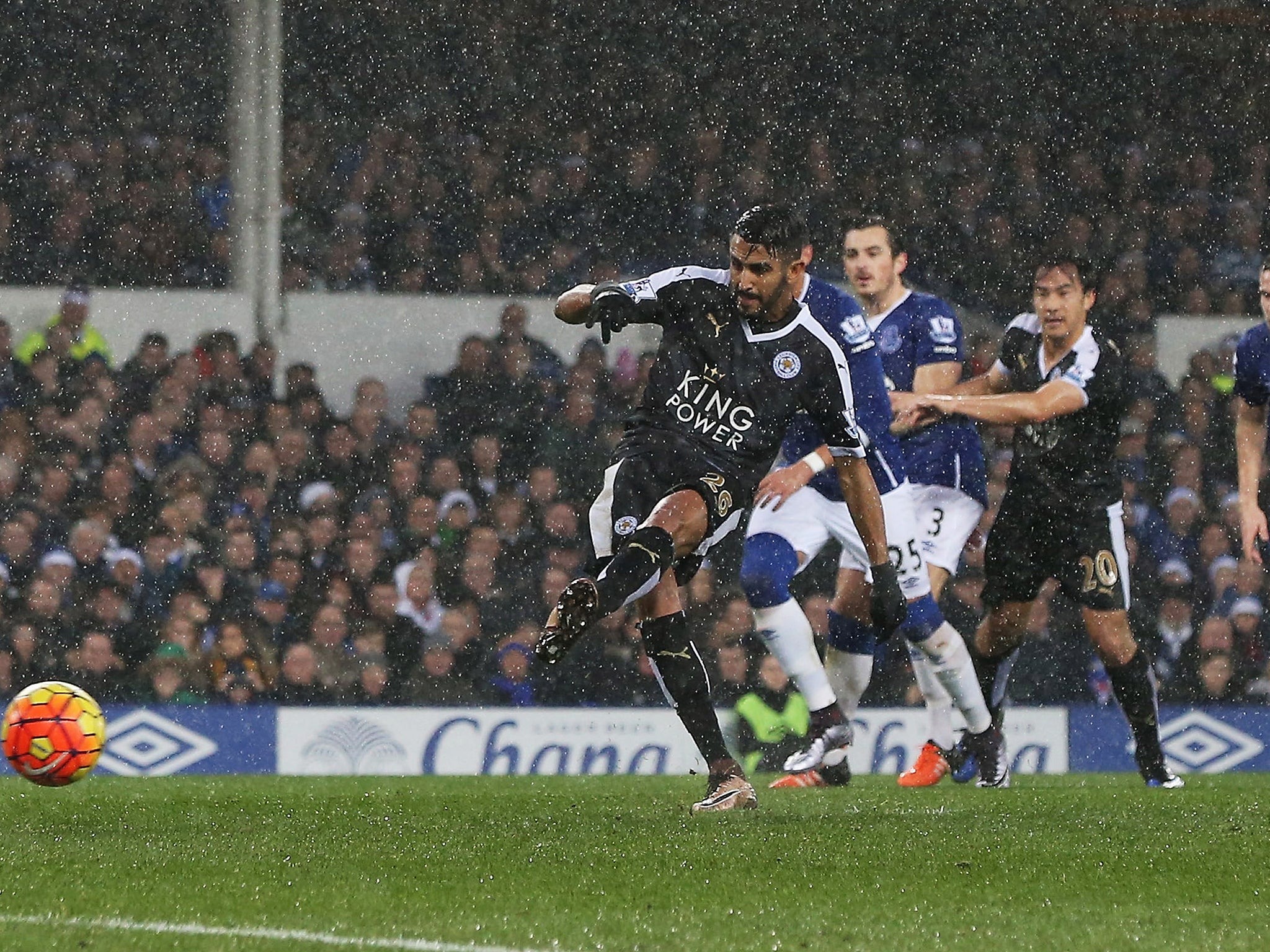 Riyad Mahrez opened the scoring from the spot