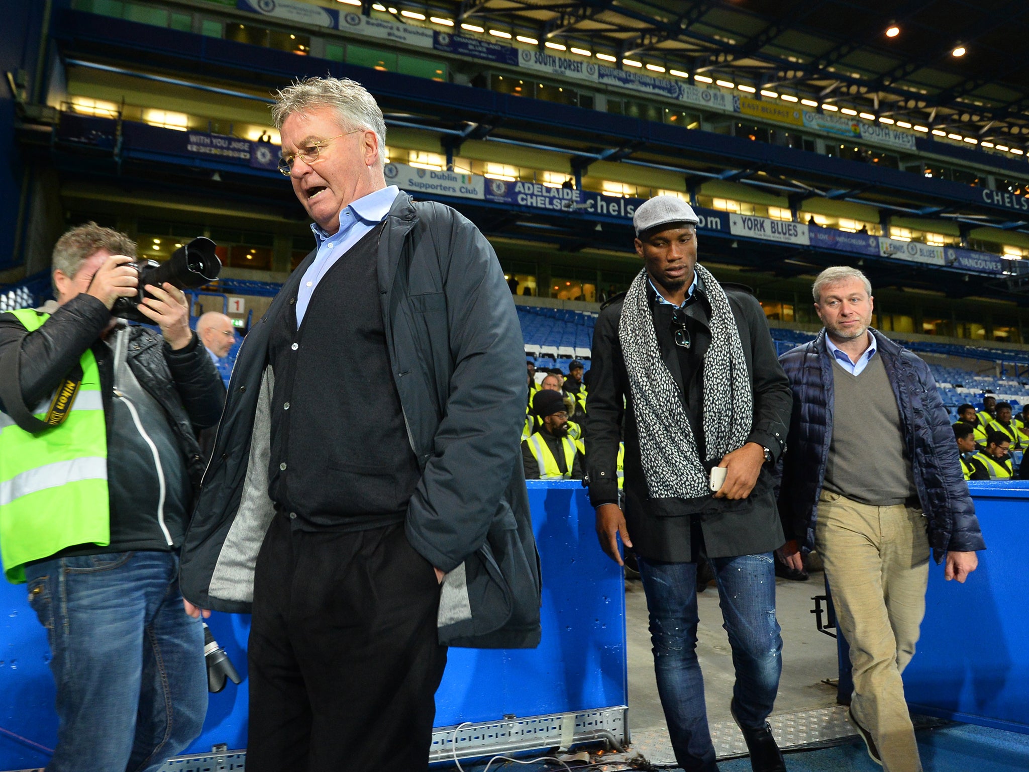 &#13;
Guus Hiddink, Didier Drogba and Roman Abramovich took a tour of the pitch after the win&#13;