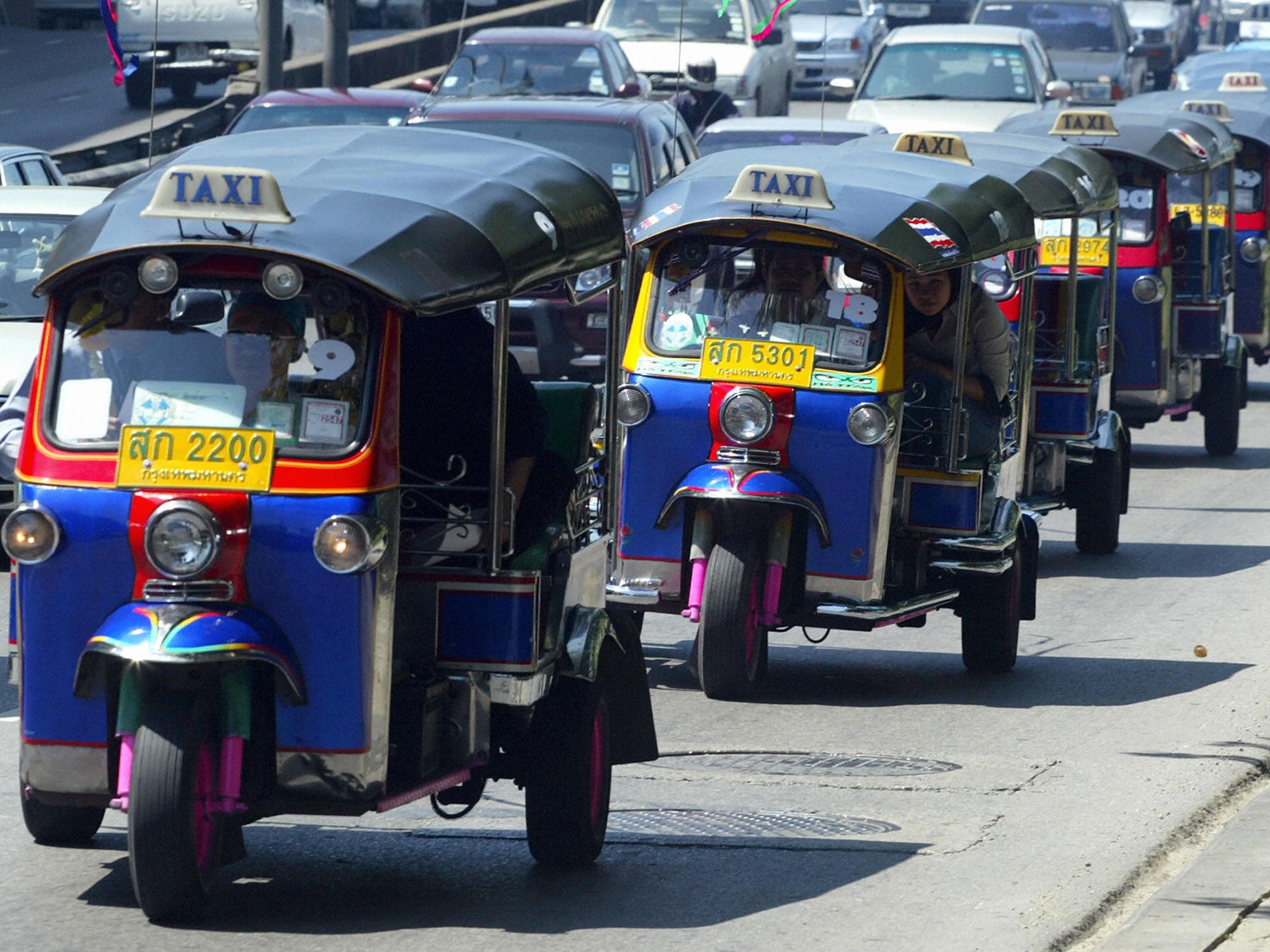 The woman fell of a tuk tuk at a curve in the road