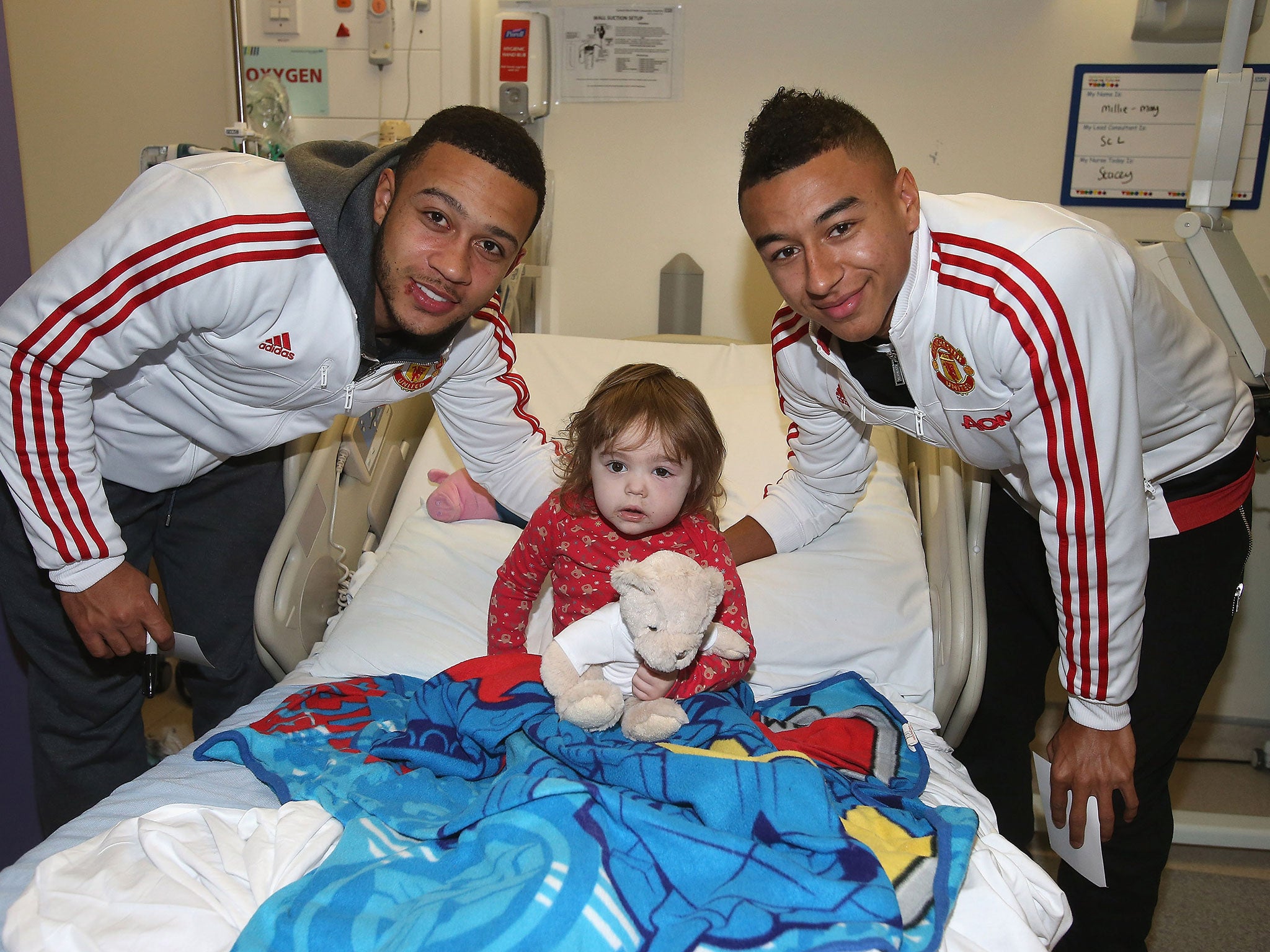 Manchester United players Memphis Depay and Jesse Lingard give out presents to children in hospital