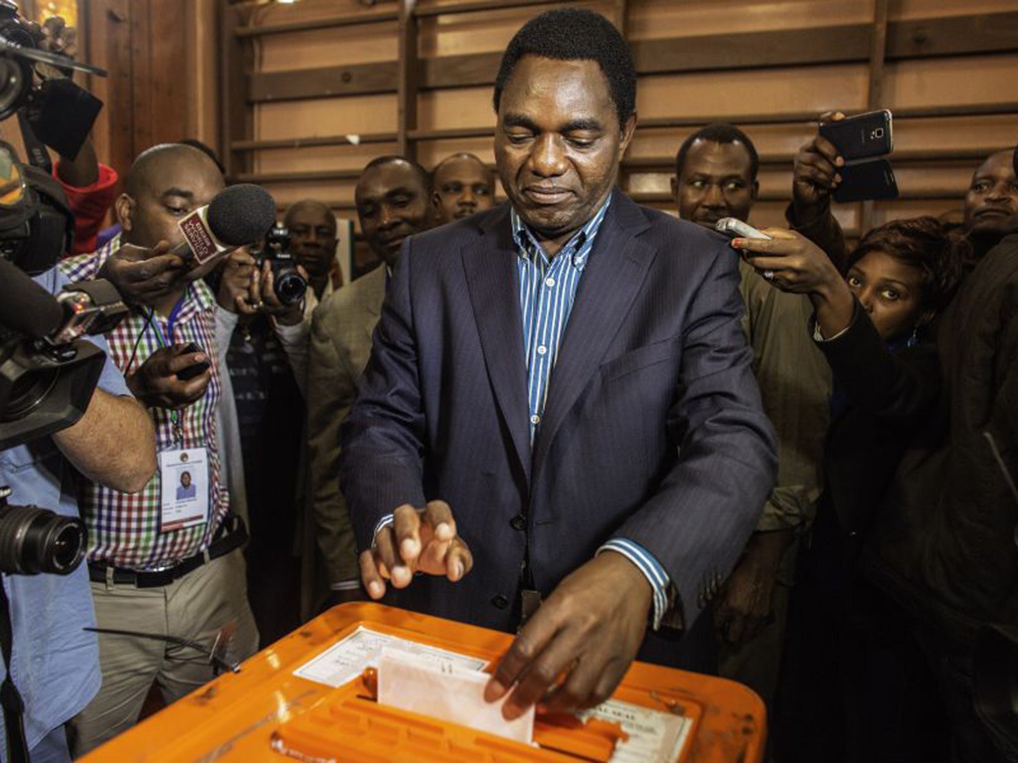 Opposition candidate Hakainde Hichilema, of the United Party for National Development (UPND) party, casts his ballot on January 20, 2015 in Lusaka.