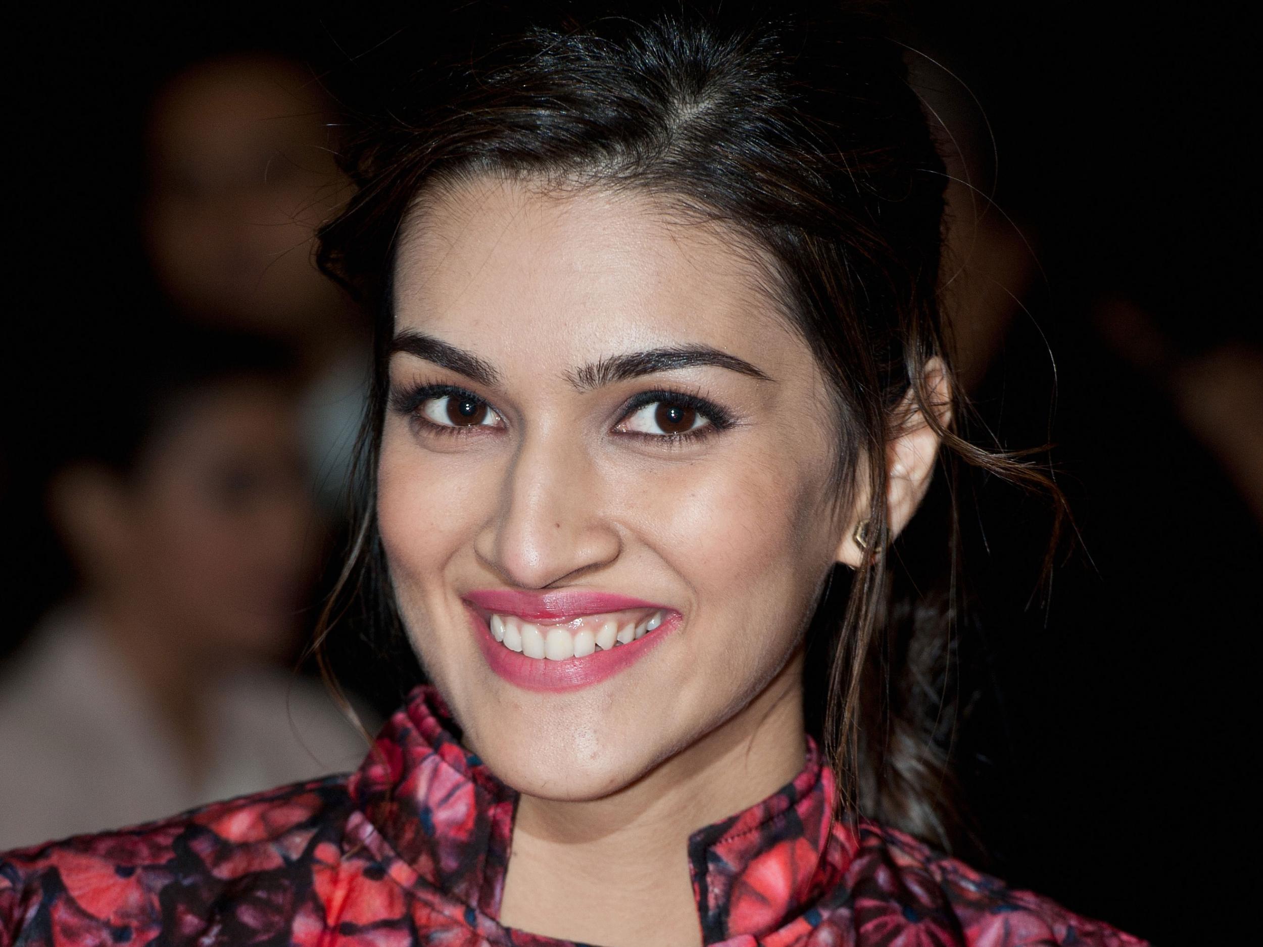 Kriti Sanon at a photocall for the Dilwale film