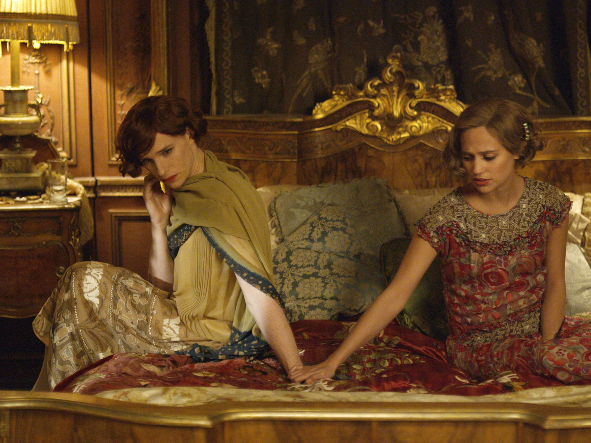 Eddie Redmayne (left) as Lili Elbe, with Alicia Vikander in ‘The Danish Girl’