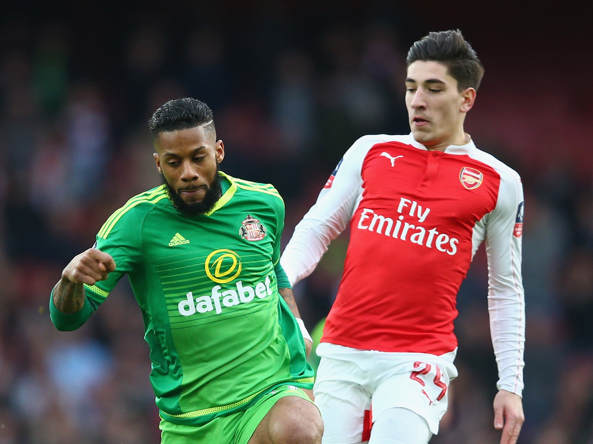 Arsenal's Hector Bellerin challenges Sunderland's Jeremain Lens