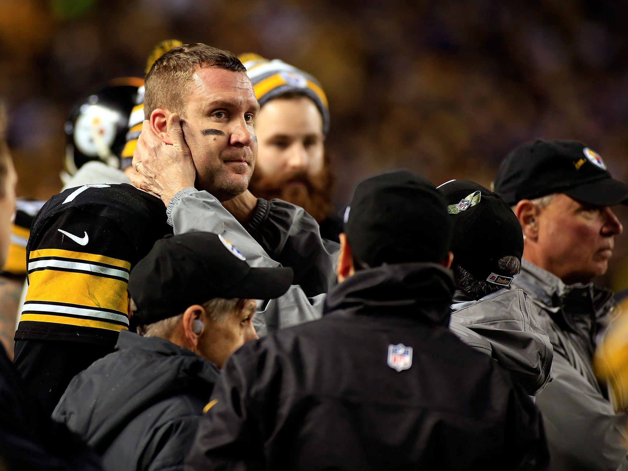 &#13;
A team doctor tests Ben Roethlisberger for signs of concussion in a game last week&#13;